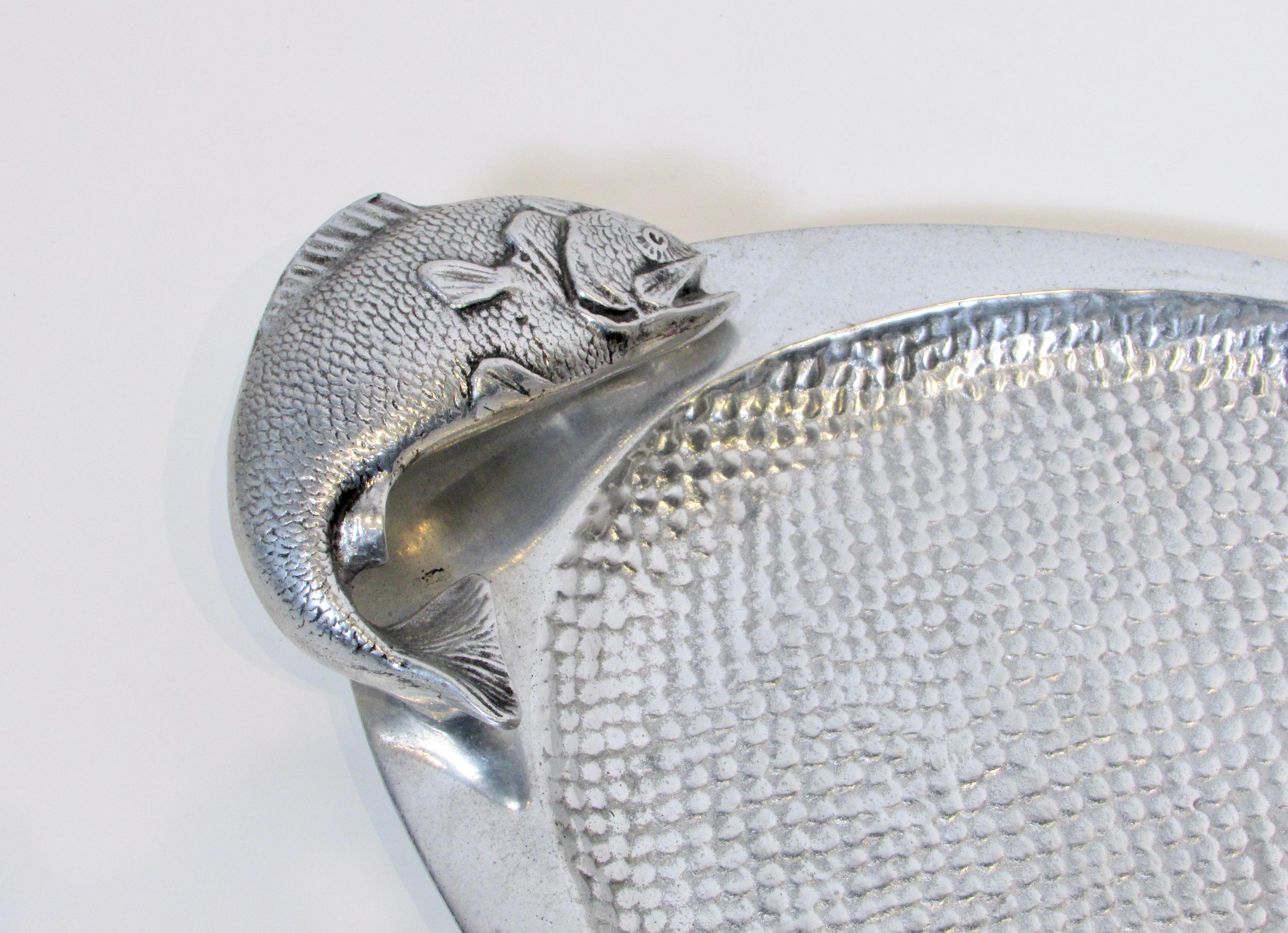 Bruce Fox Design/One Plateau en aluminium avec poignées en forme de poisson Bon état - En vente à Ferndale, MI