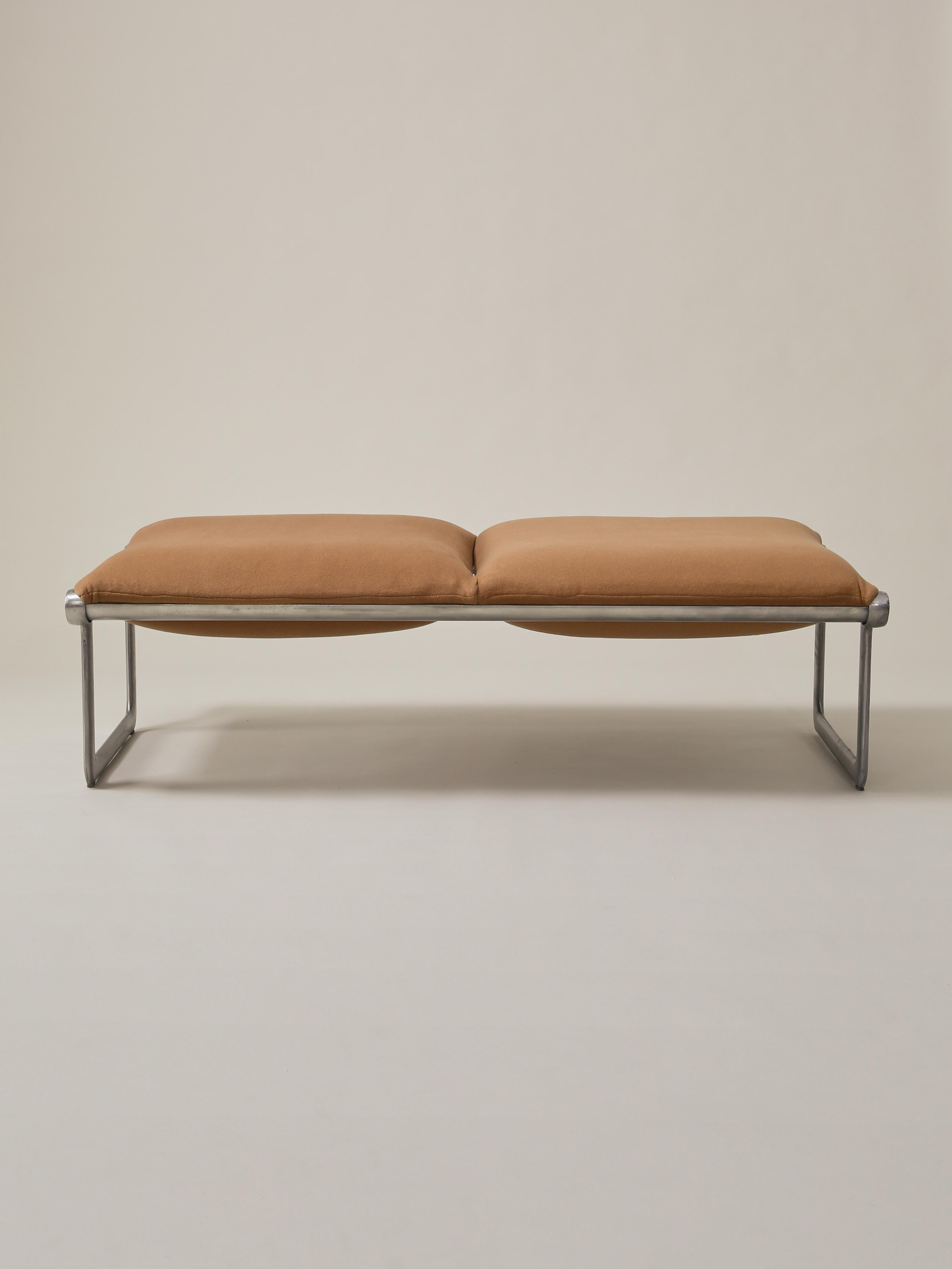 We are thrilled to present a stunning Mid-Century Modern sling bench, an exquisite piece of design history. Created by renowned designers Bruce Hannah and Andrew Morrison for Knoll during the 1970s, this bench reflects the elegance and simplicity of