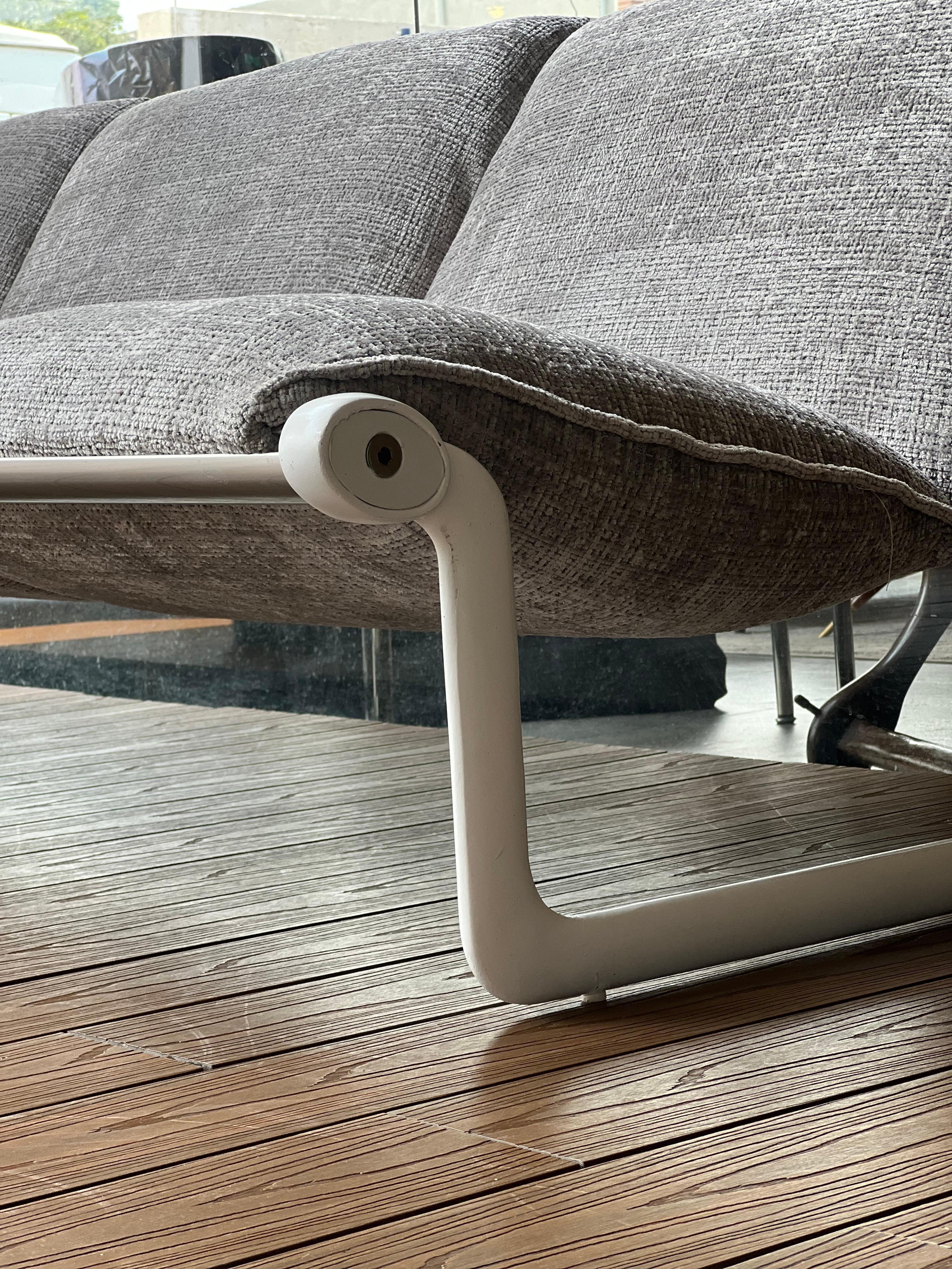 Bruce Hannah and Andrew Morrison for Knoll Int. Three-Seater Sofa For Sale 3
