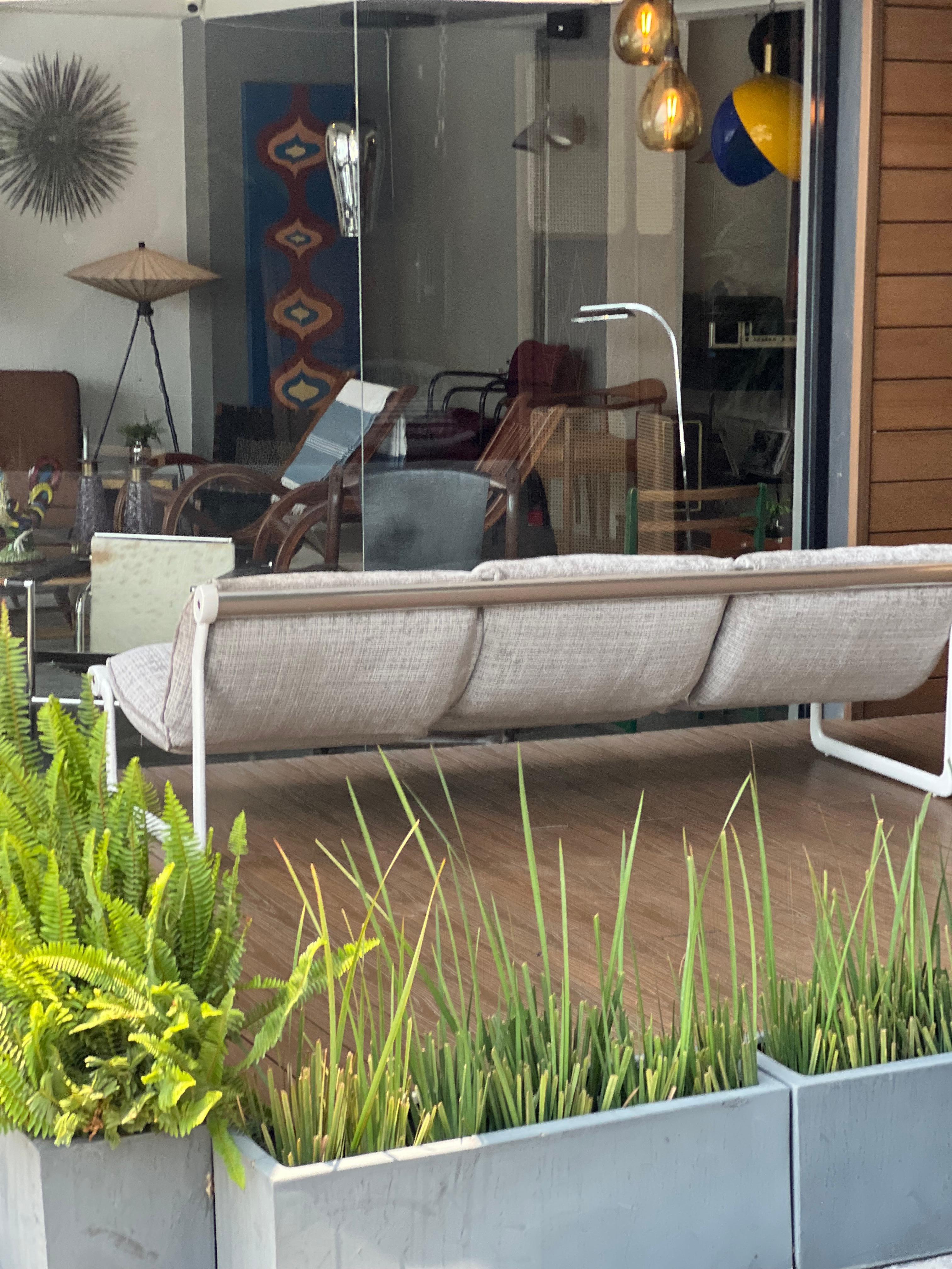 American Bruce Hannah and Andrew Morrison for Knoll Int. Three-Seater Sofa For Sale