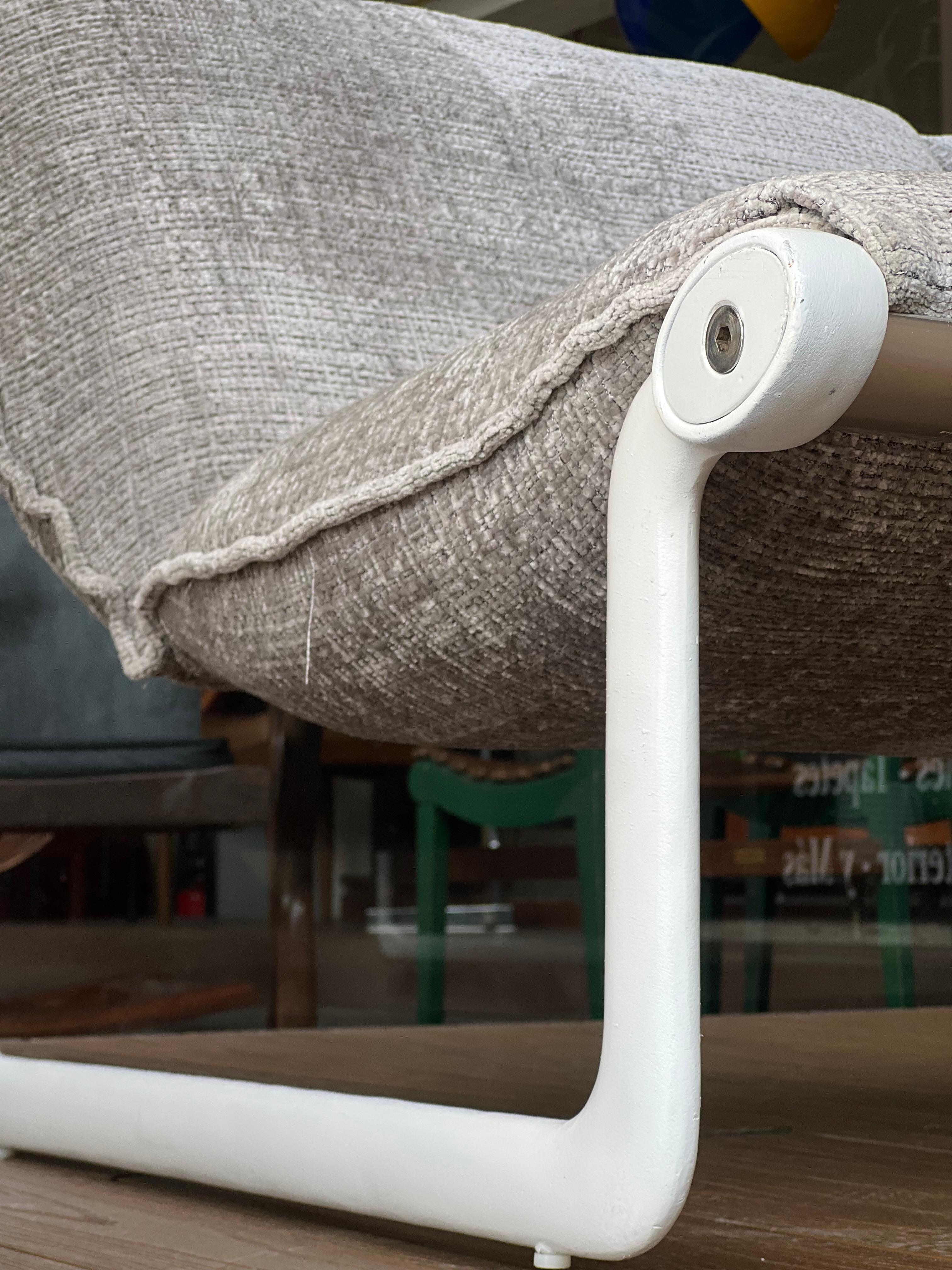 Bruce Hannah and Andrew Morrison for Knoll Int. Three-Seater Sofa For Sale 1
