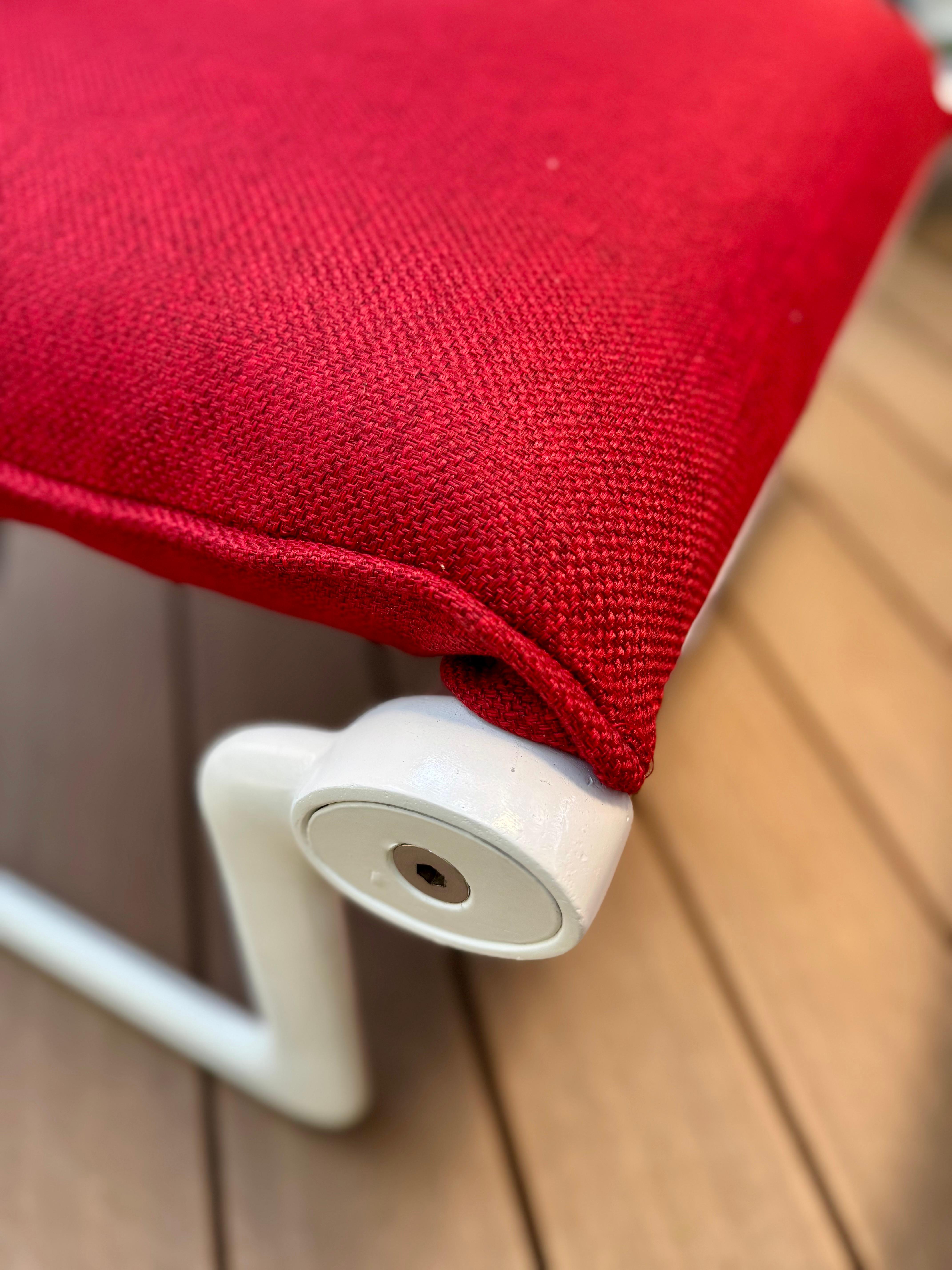 Aluminium Bruce Hannah et Andrew Morrison, Knoll Int. Chaise longue et ottoman en vente