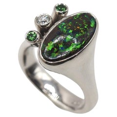 Anillo de cóctel de platino con ópalo negro, tsavorita y diamantes de Bruce Harding
