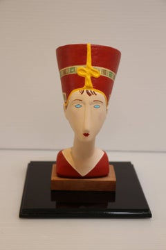 Modigliani's Nefertete, statue of Nefertete with Modigliani themed attire