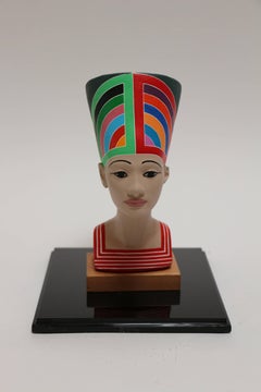 Stella's Nefertete, statue of Nefertete with Frank Stella themed attire