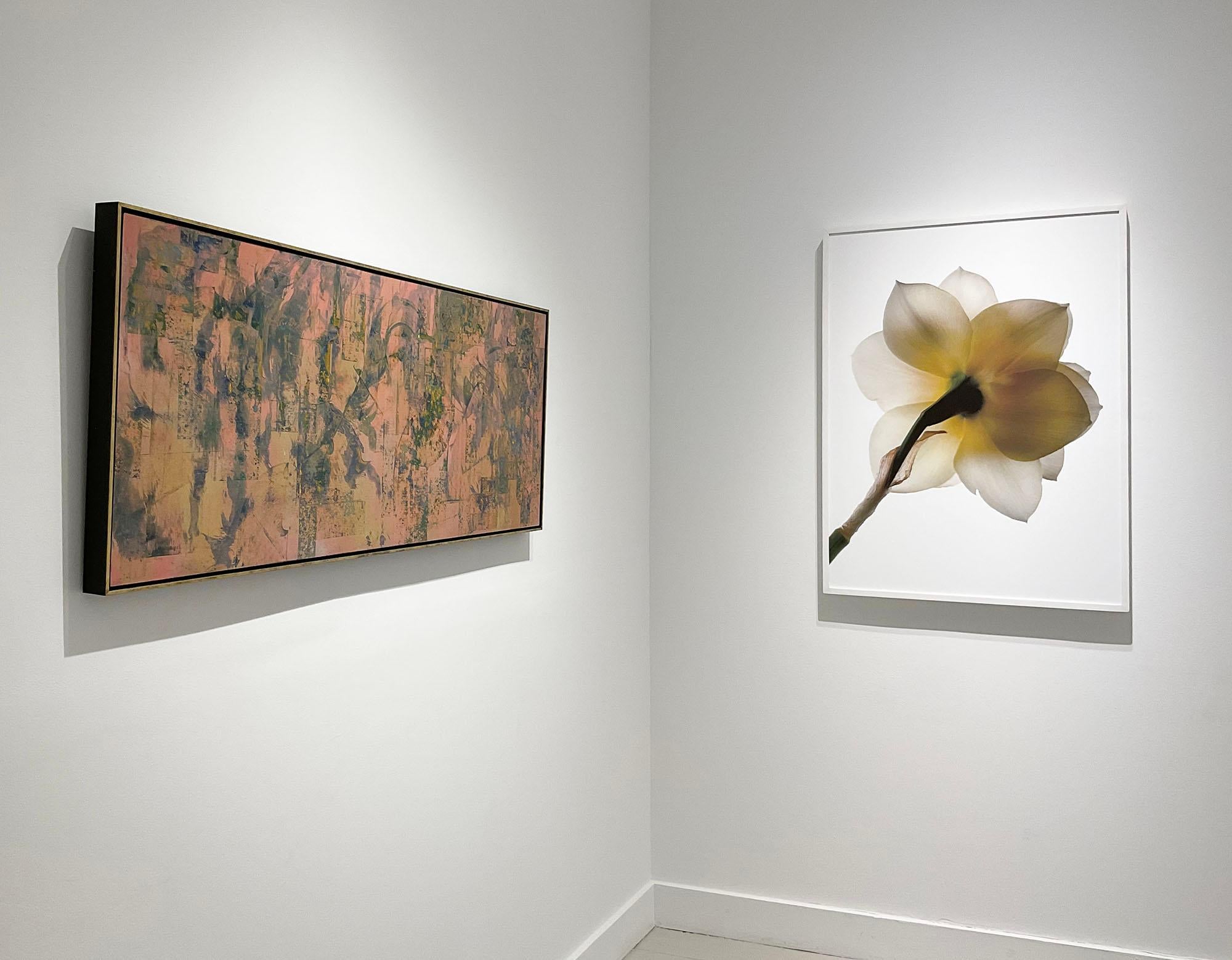 Au-delà de l'esprit et du mat : peinture expressionniste abstraite pêche et or - Expressionnisme abstrait Art par Bruce Murphy