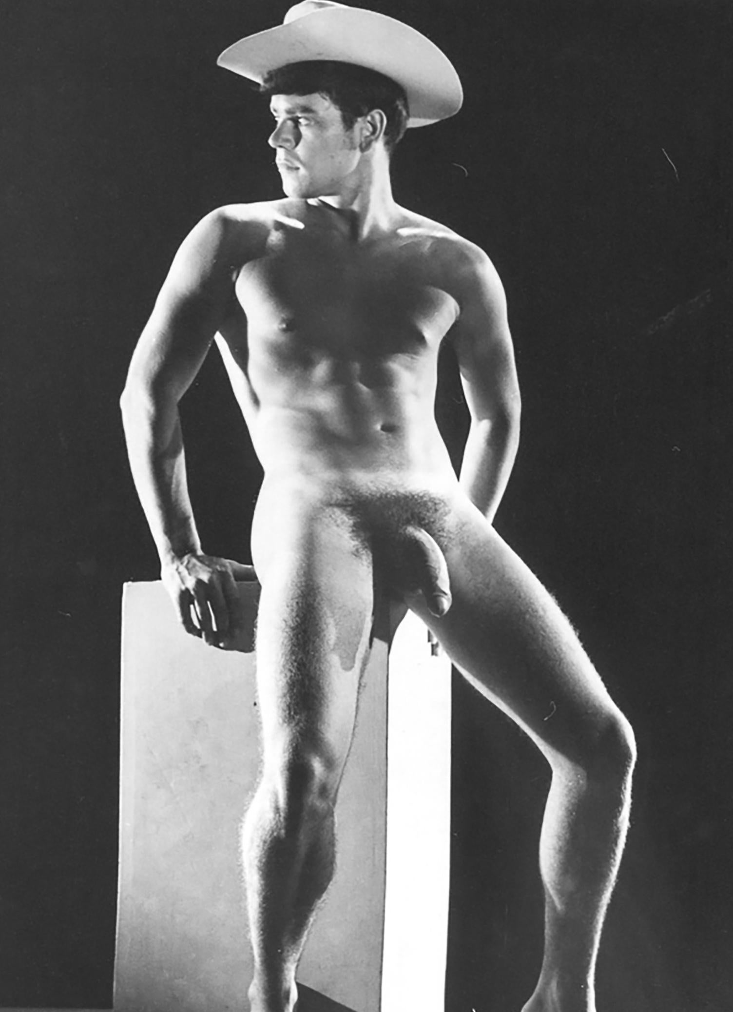 Kirk Bond #3267-4, Fotografia di fisico nudo maschile - Photograph Contemporaneo di Bruce of LA