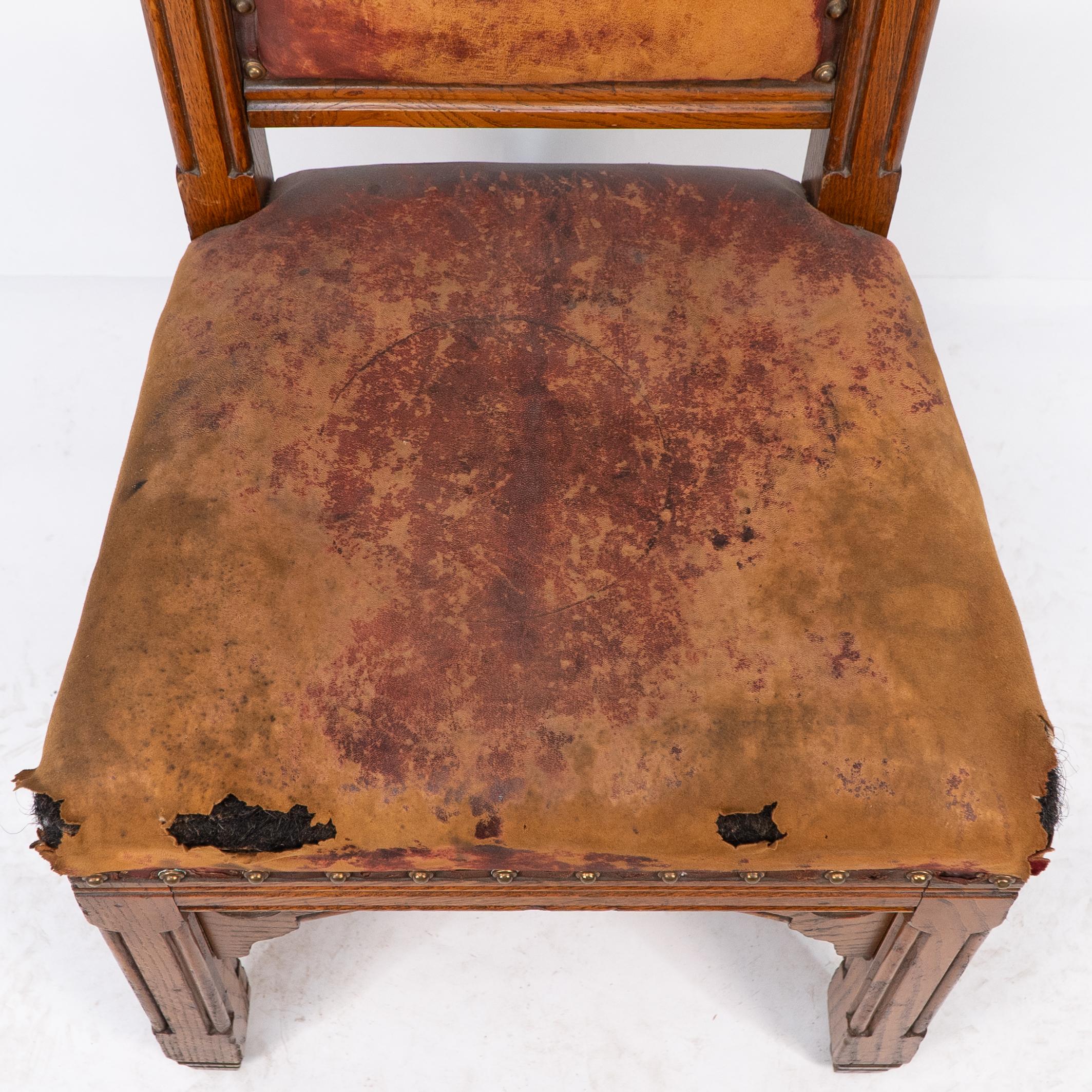 Chaise néo-gothique à haut dossier en chêne avec tissu d'ameublement d'origine de Bruce Talbert en vente 1