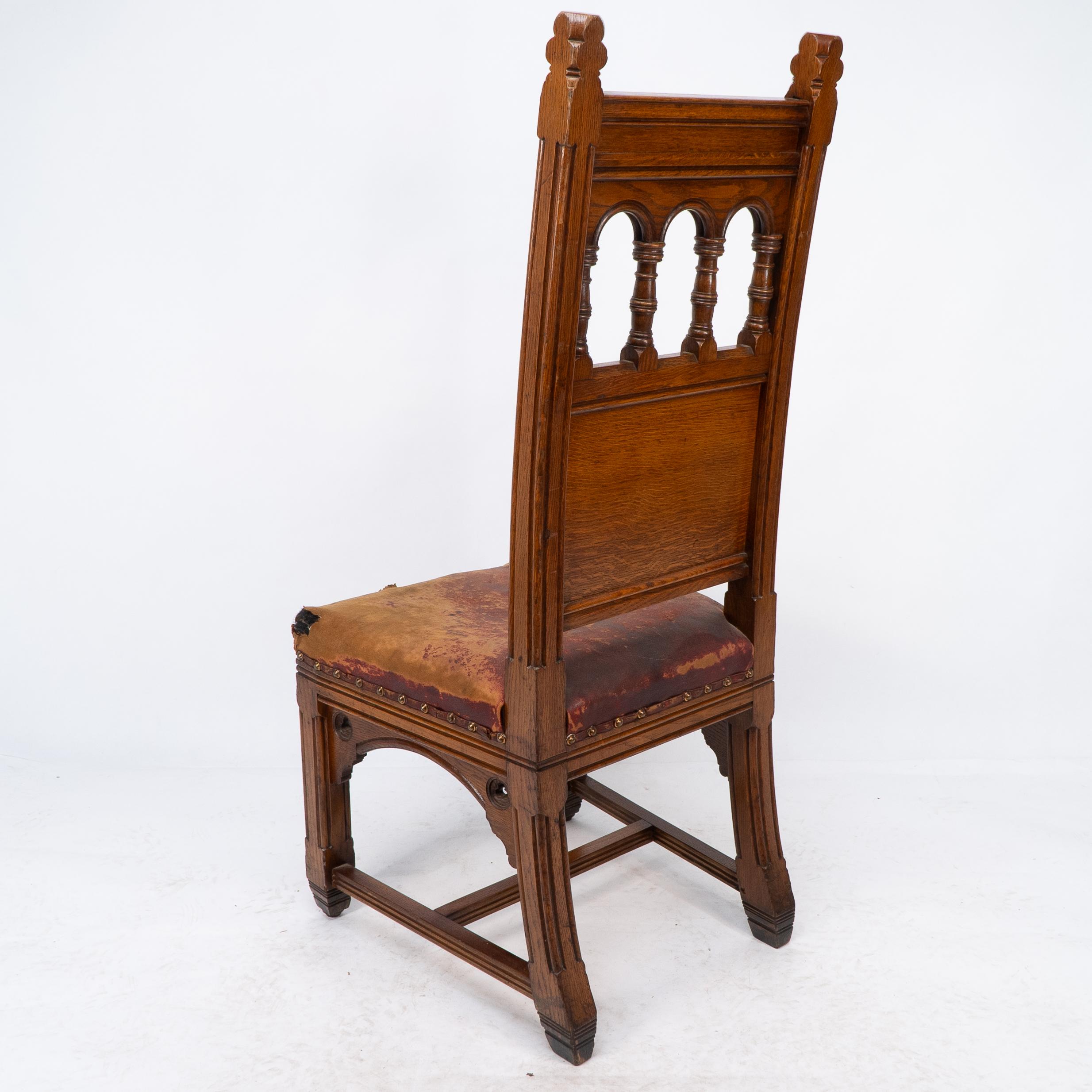Chaise néo-gothique à haut dossier en chêne avec tissu d'ameublement d'origine de Bruce Talbert en vente 5