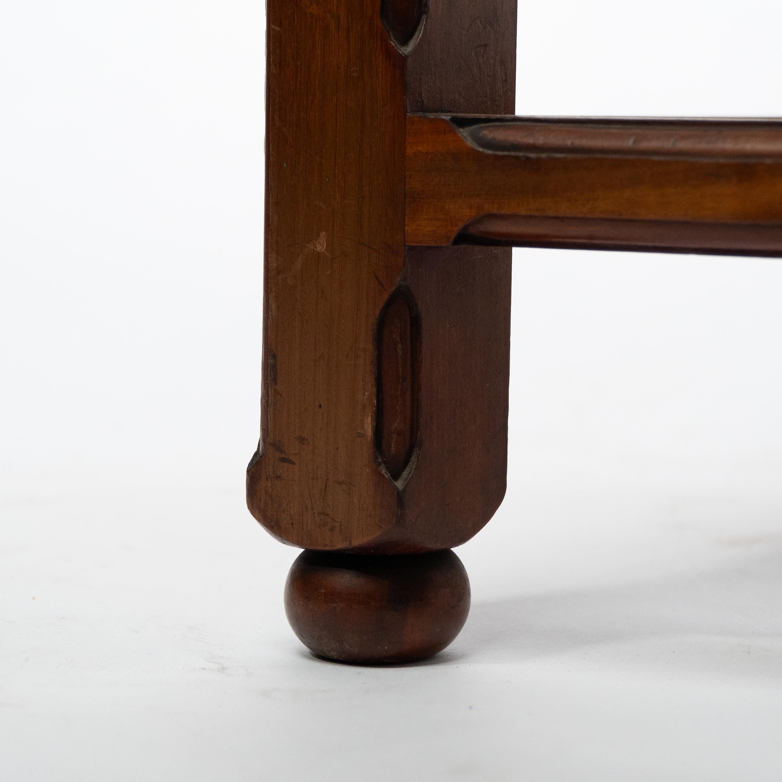 Bruce Talbert attr, Coppia di sedie da sala in legno di noce in stile gotico revival in vendita 12