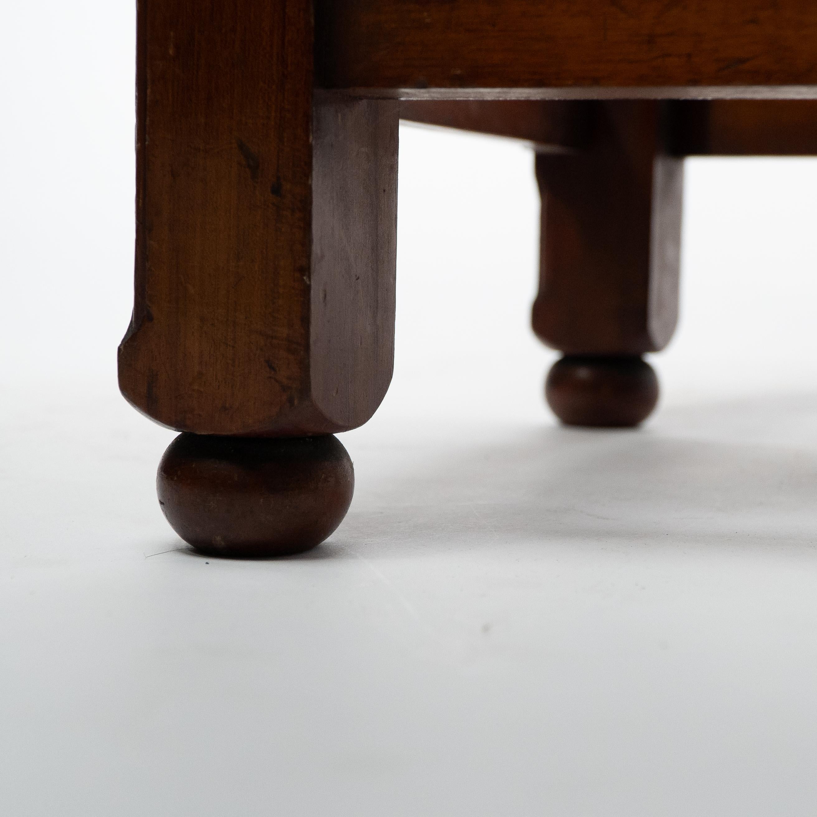 Bruce Talbert attr, Coppia di sedie da sala in legno di noce in stile gotico revival in vendita 14