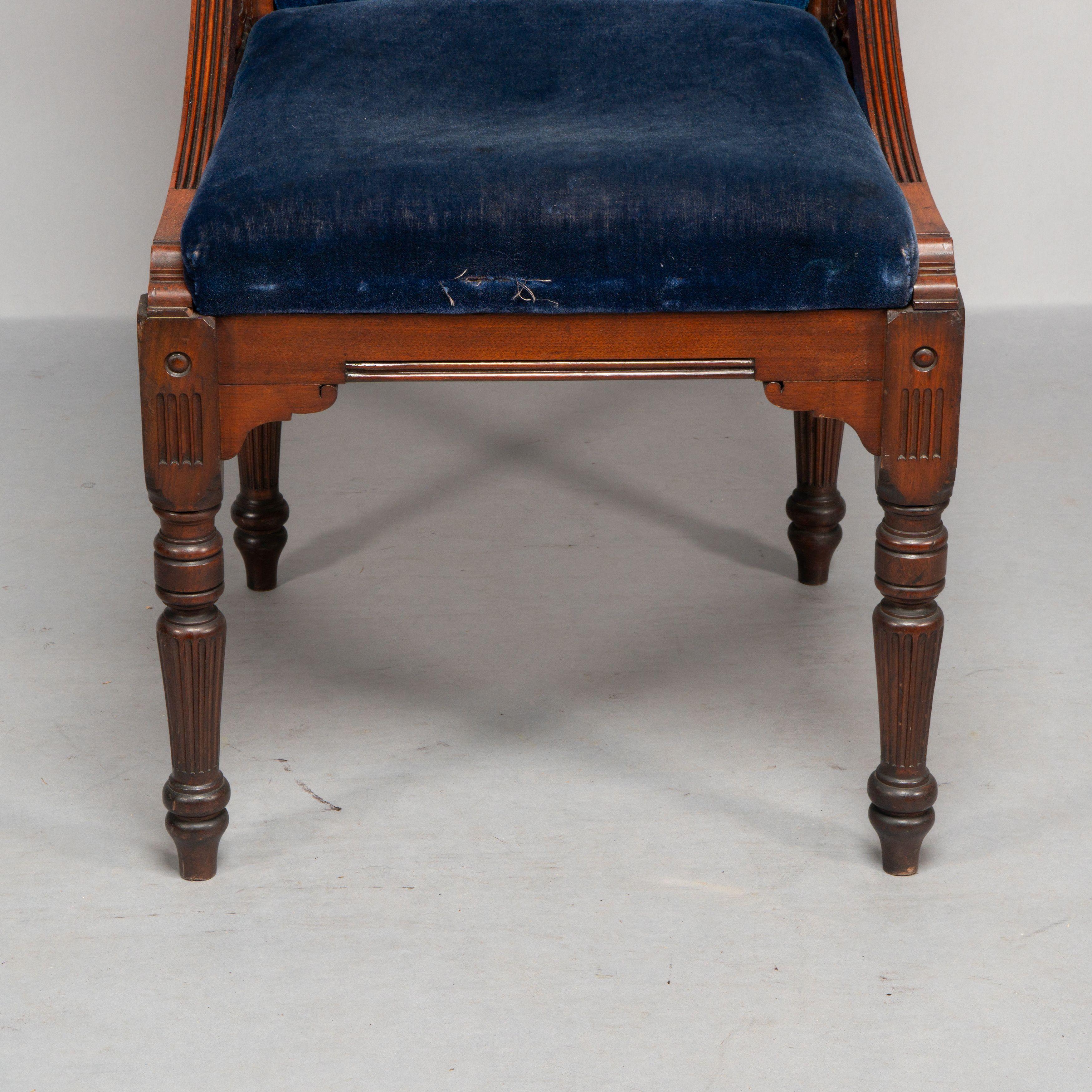 Bruce Talbert, attribué. Paire de chaises à dossier de style Aesthetic Movement en vente 11