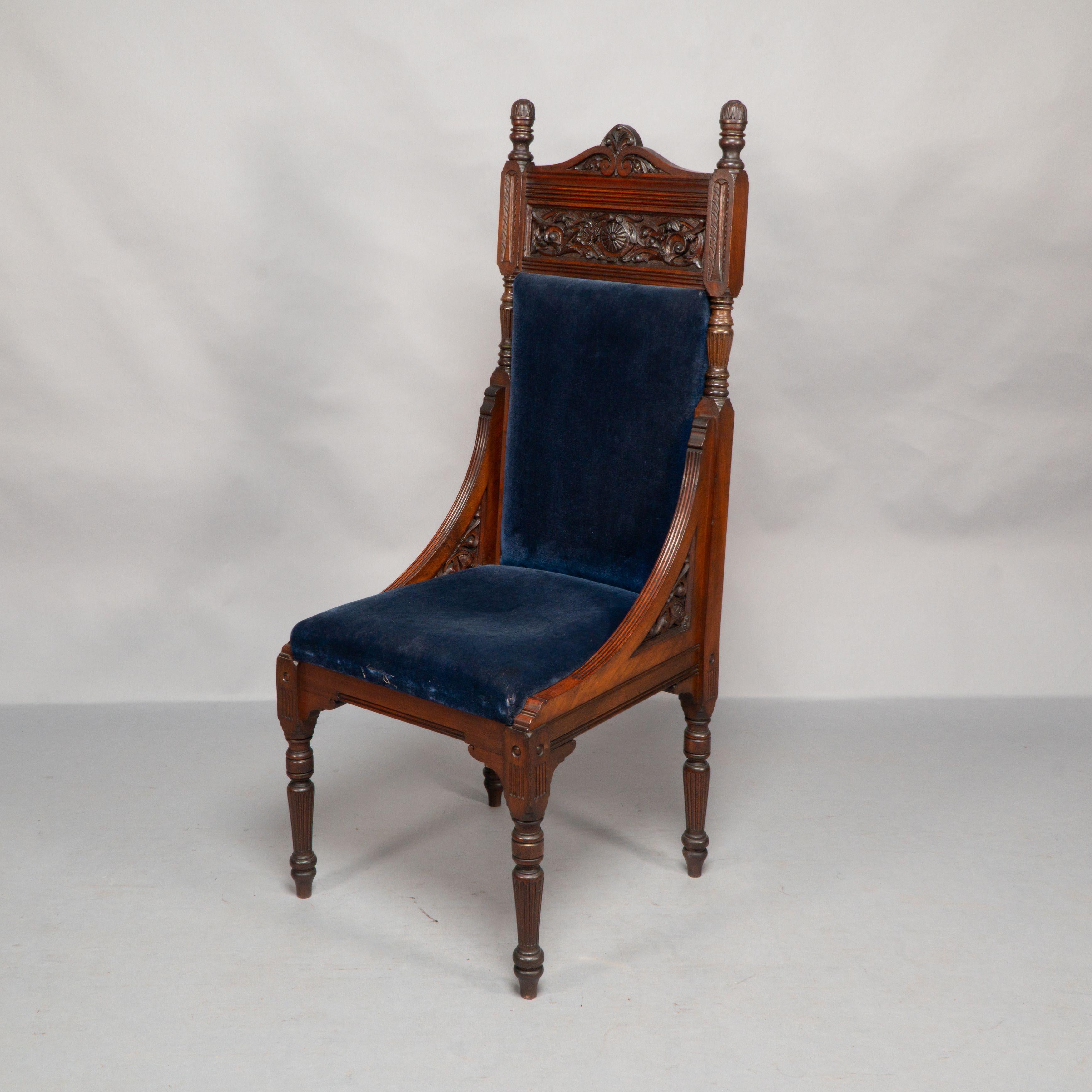 Bruce Talbert, attribué. Paire de chaises à dossier de style Aesthetic Movement en vente 2