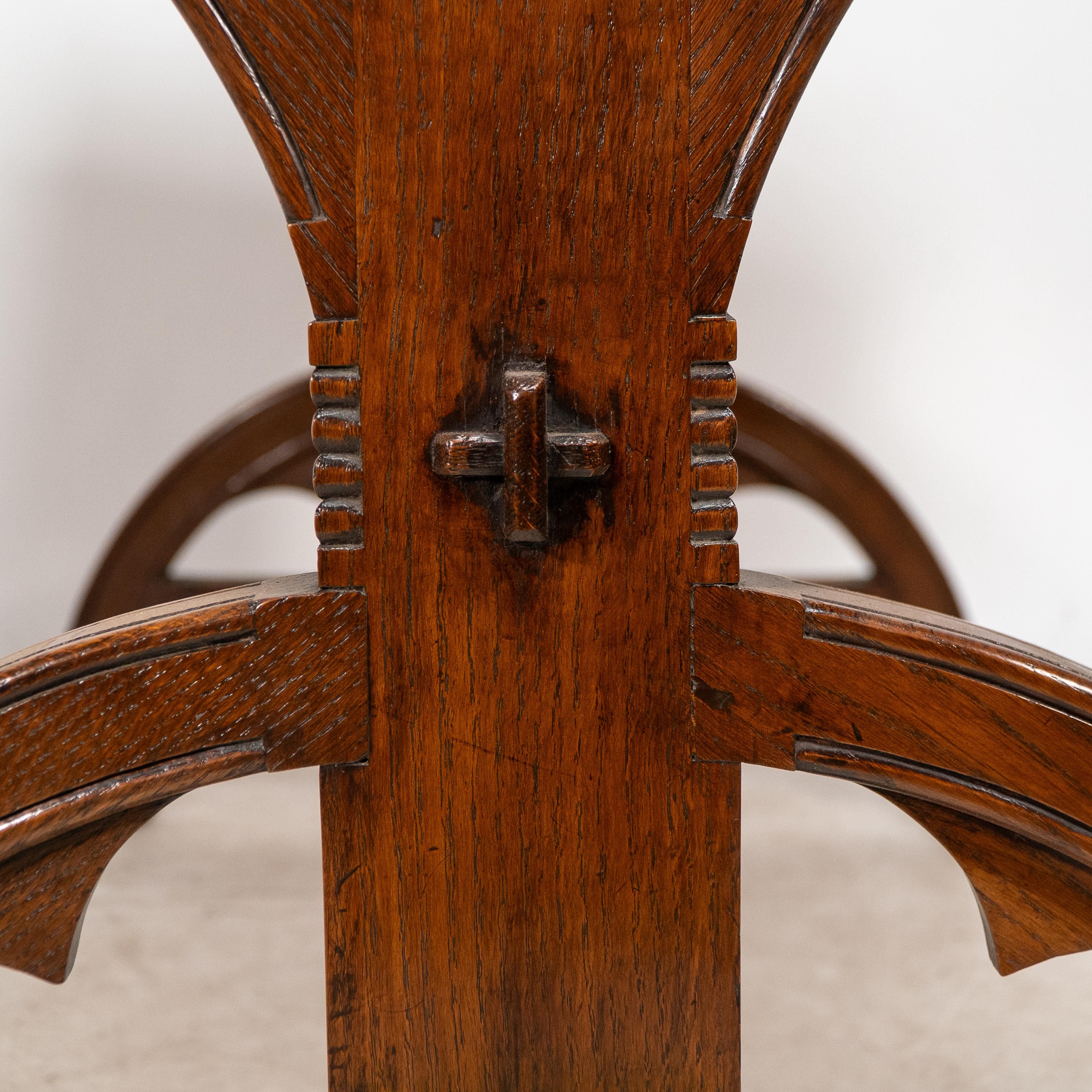 Bruce Talbert attributed for Cox & Sons. A good period Gothic Revival oak desk For Sale 5