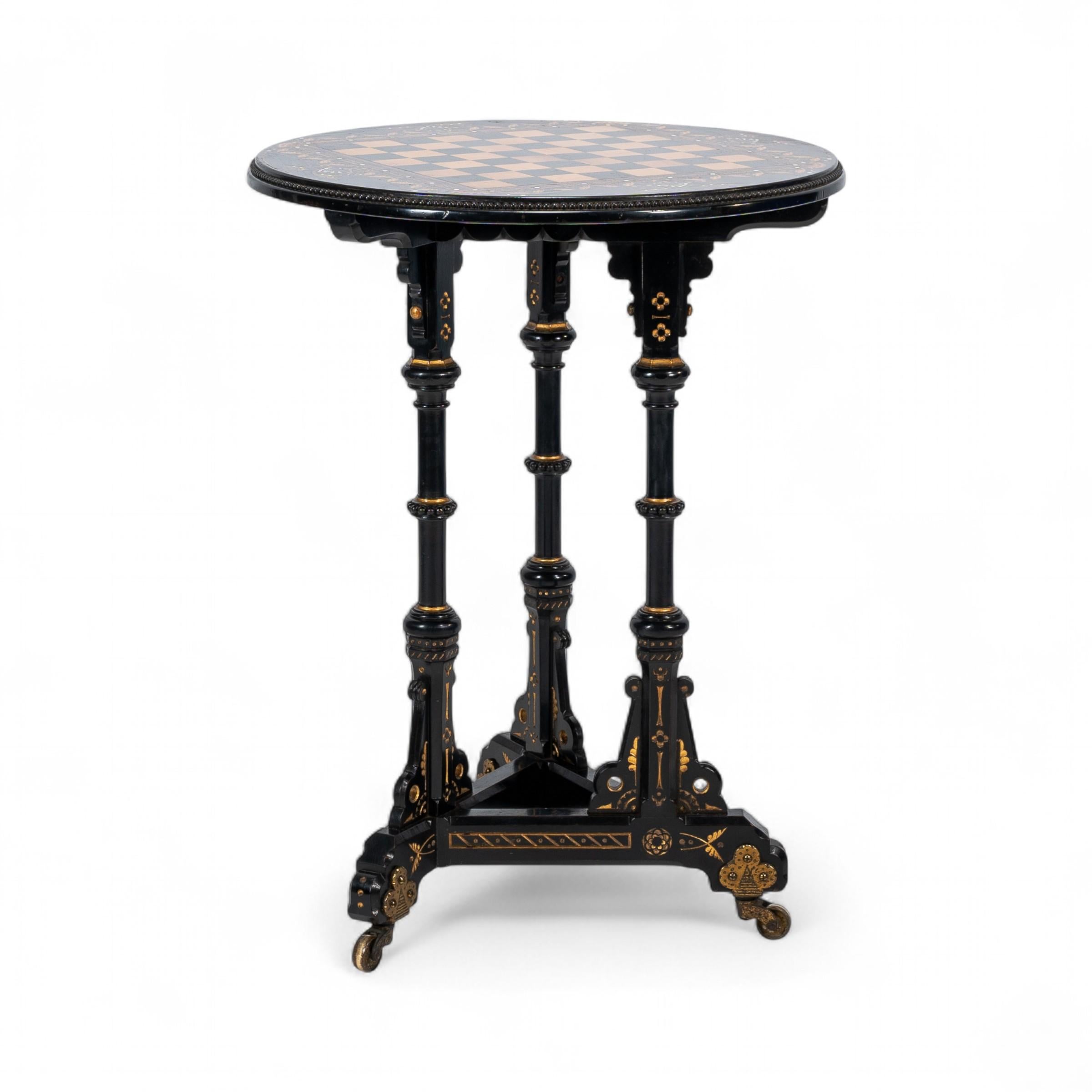 Bosso Bruce Talbert, di Gillows & Co. Tavolo da scacchi Aesthetic Movement in vendita