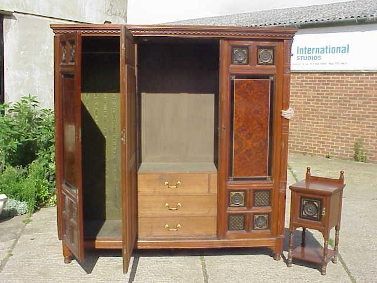 Bruce Talbert for Gillow. A Walnut, Amboyna, Ebonized and Gilt Bedroom Suite. In Good Condition For Sale In London, GB