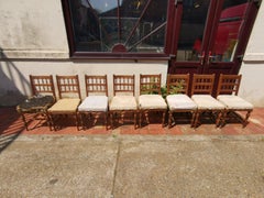 Ensemble de huit chaises de salle à manger en chêne du mouvement esthétique anglais Bruce Talbert Gillows