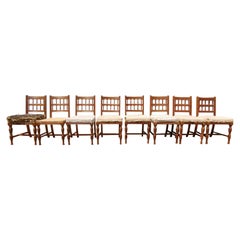 Ensemble de huit chaises de salle à manger en chêne du mouvement esthétique anglais Bruce Talbert Gillows