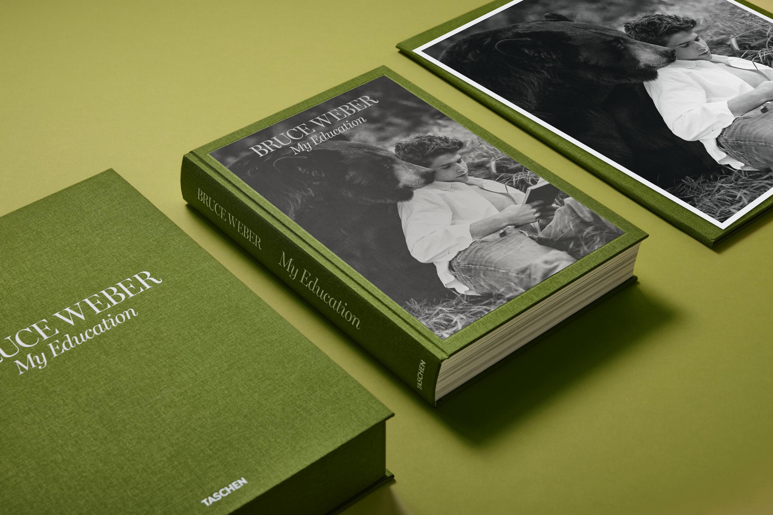 Meine Ausbildung. Limitierter signierter Druck, Michael St. Pierre mit Bonkers '04 & Buch (Schwarz), Figurative Print, von Bruce Weber