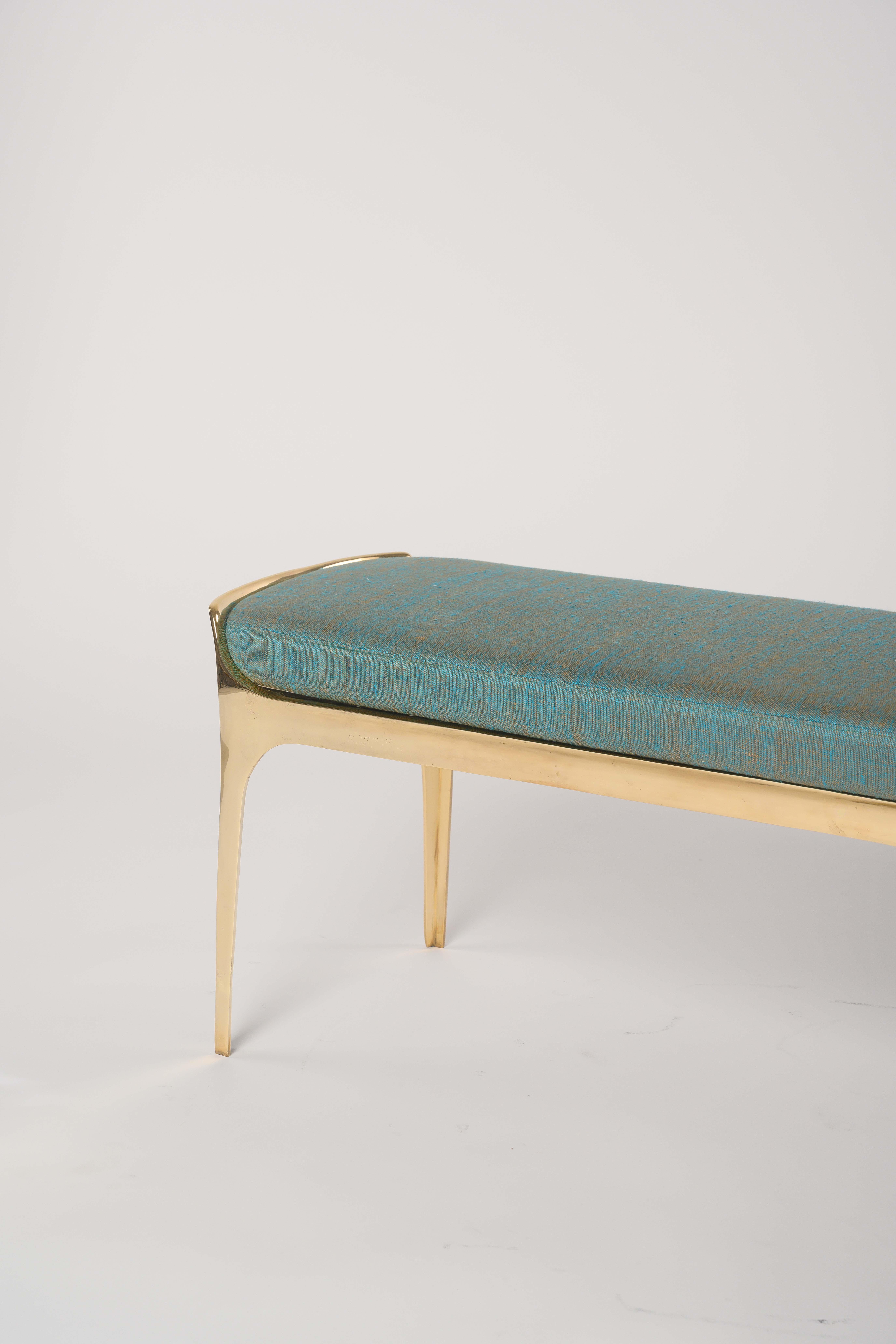 Bronze Banc Bruda avec cadre en bronze doré et assise bleue par Elan Atelier (EN STOCK) en vente
