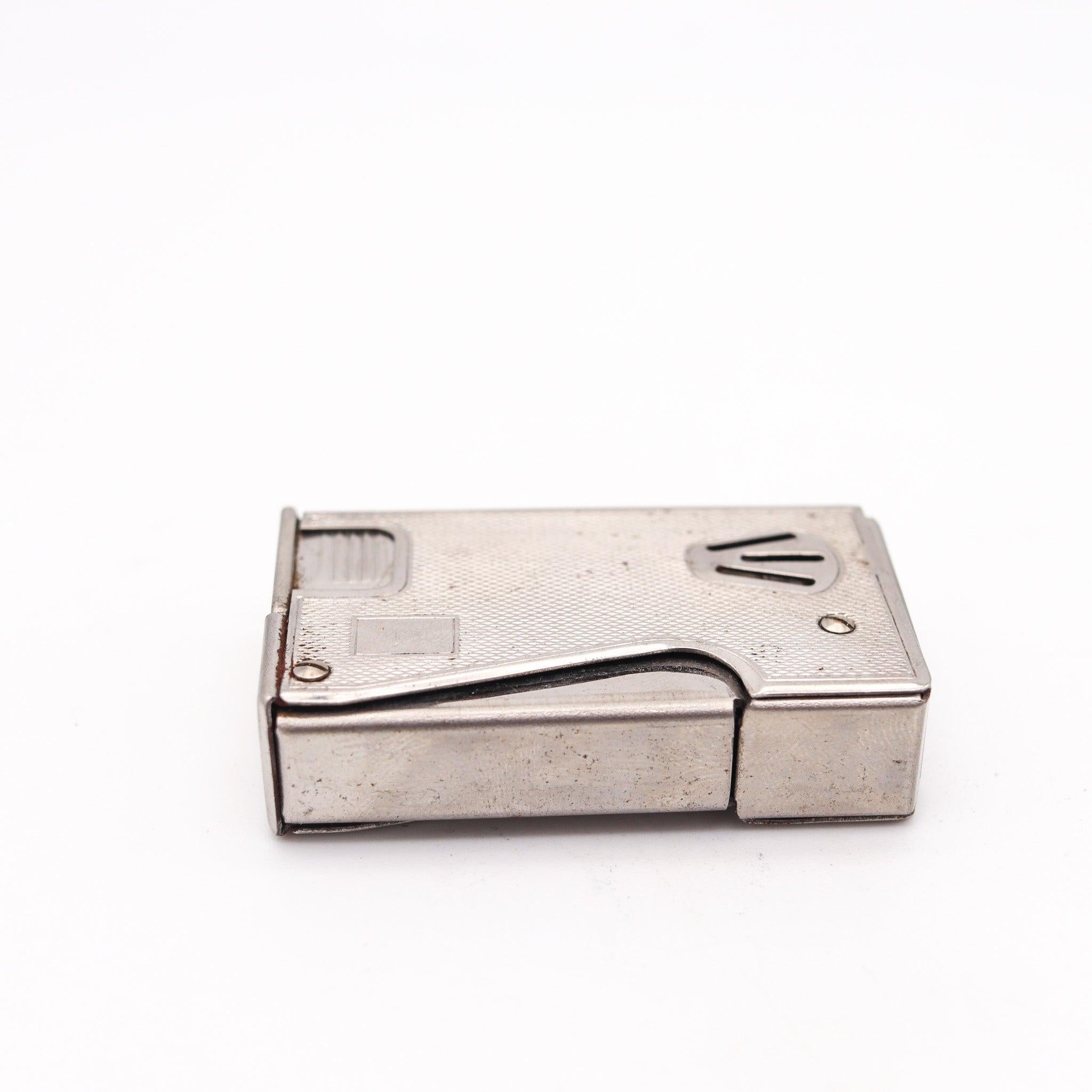 Superior petrol lighter made by the Brüder Eisert Company.

This is an original modernist pocket petrol lighter from the post-war period. Created in Vienna Austria by the Bruder Eisert company around the 1949-1950. This pocket petrol lighter was