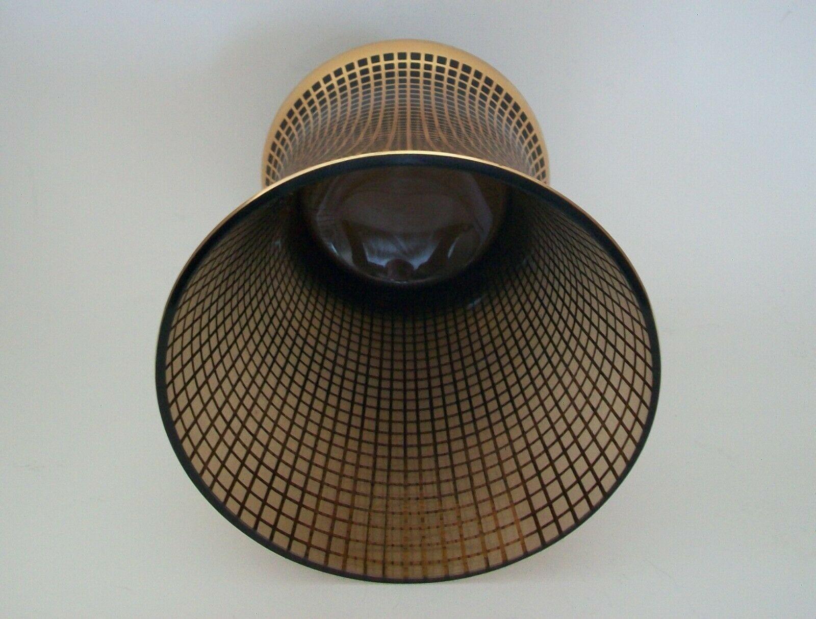 Brüder Podbira, Vaso in vetro Topazio Art Deco con griglia dorata, C. R., circa 1930 in vendita 3