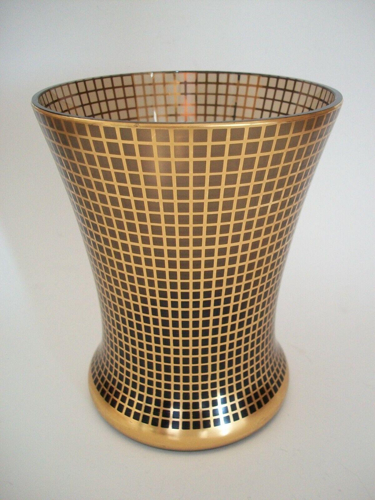 Art Déco Brüder Podbira, Vaso in vetro Topazio Art Deco con griglia dorata, C. R., circa 1930 in vendita
