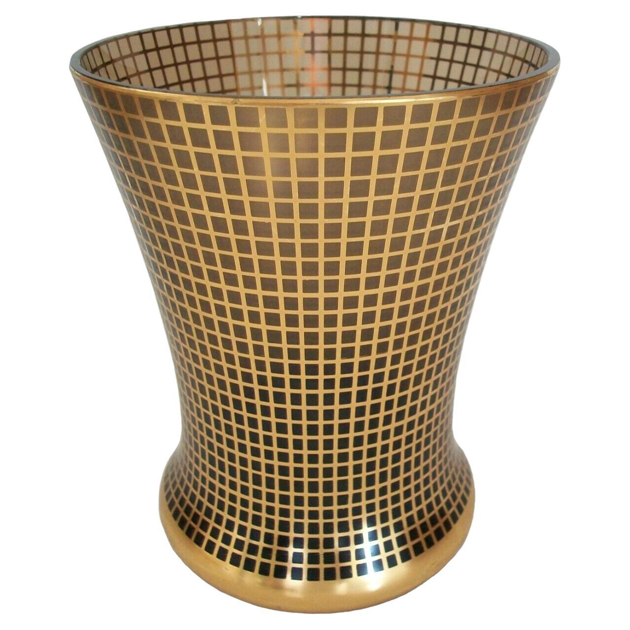 Brüder Podbira, Vaso in vetro Topazio Art Deco con griglia dorata, C. R., circa 1930