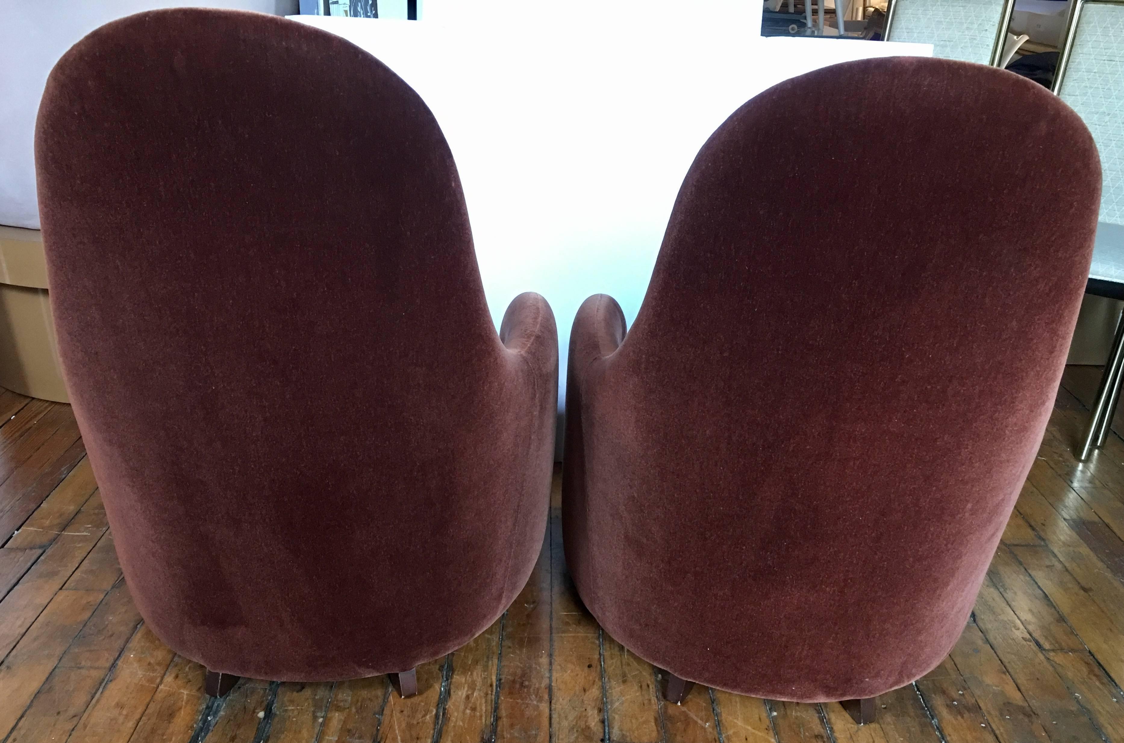 Brueton Mohair Sculptural Curved Modern Lounge Chairs, Pair In Good Condition In Lambertville, NJ