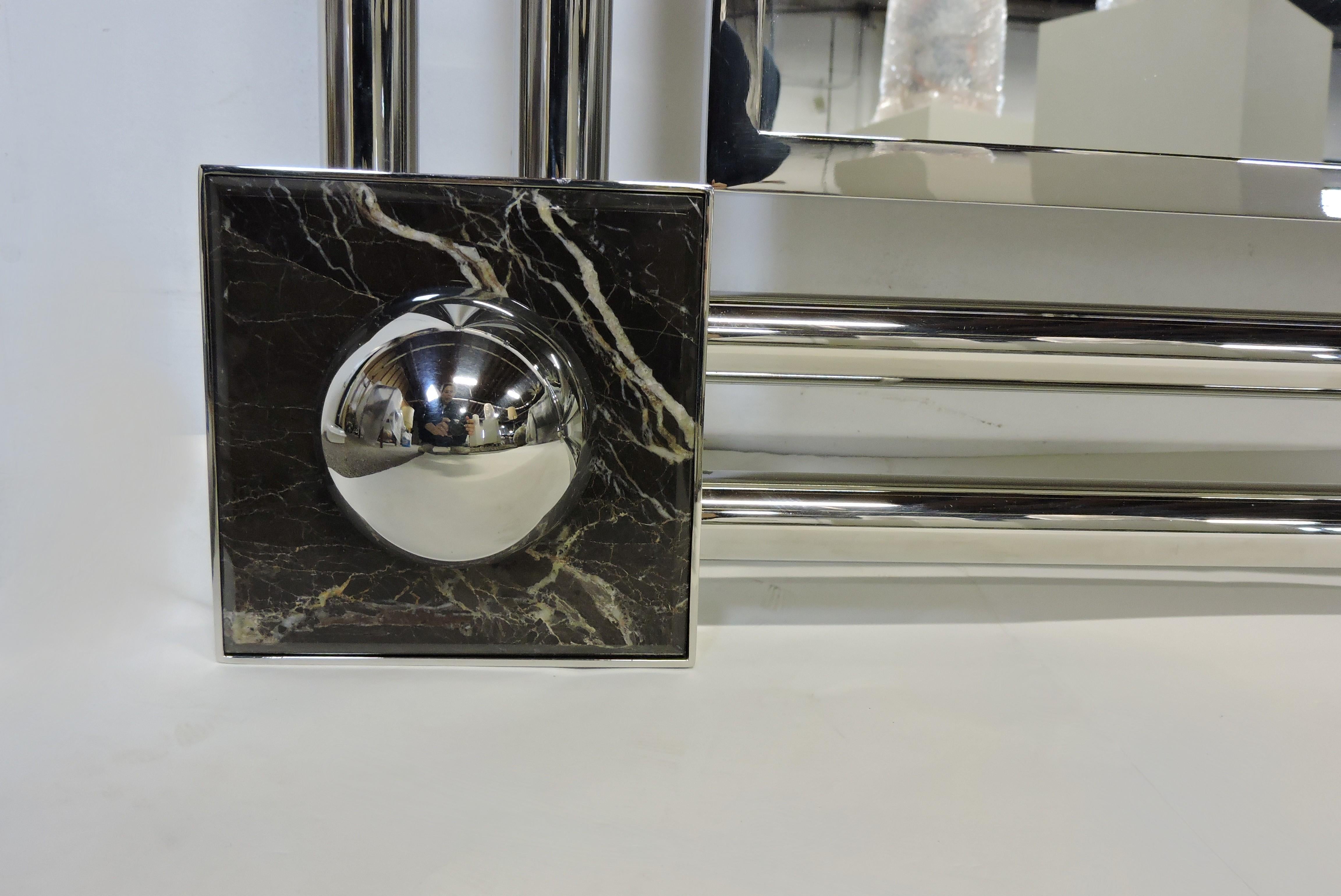 Poli Miroir post-moderne Brueton Reflection en acier inoxydable et marbre de J. Wade Beam en vente