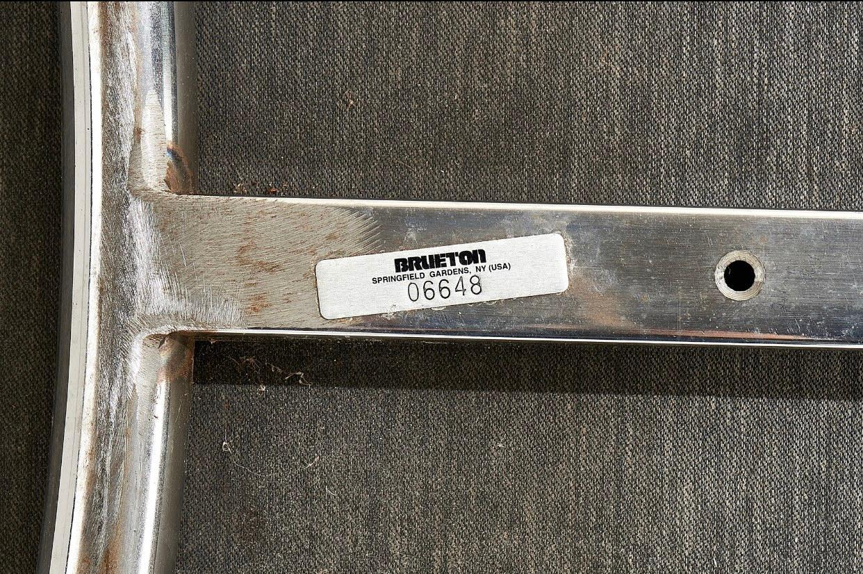 Postmoderne Dreibein-Sessel von Brueton, 1980er-Jahre im Angebot 2