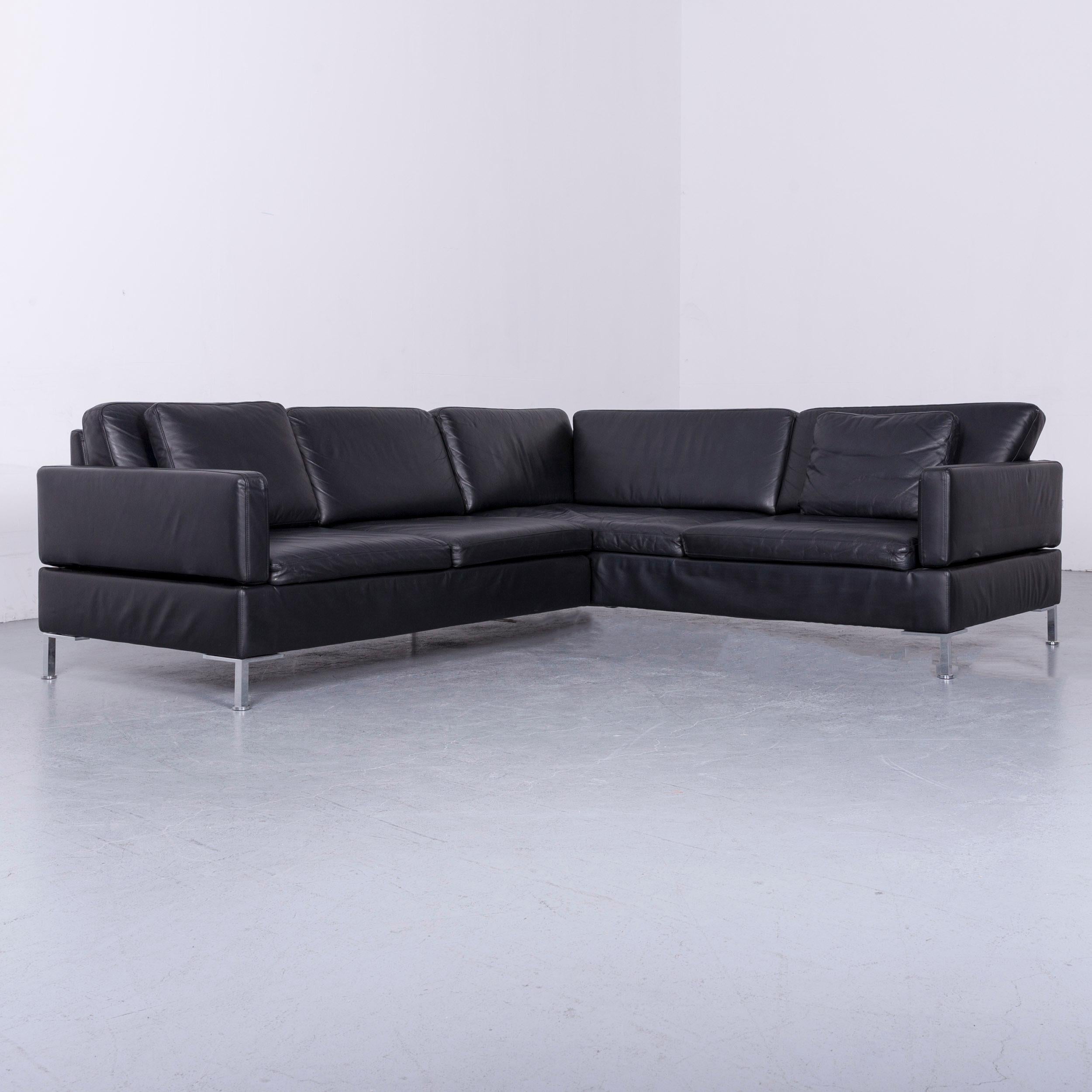We bring to you an Brühl & Sippold Alba designer corner-sofa black leather couch with function.







.