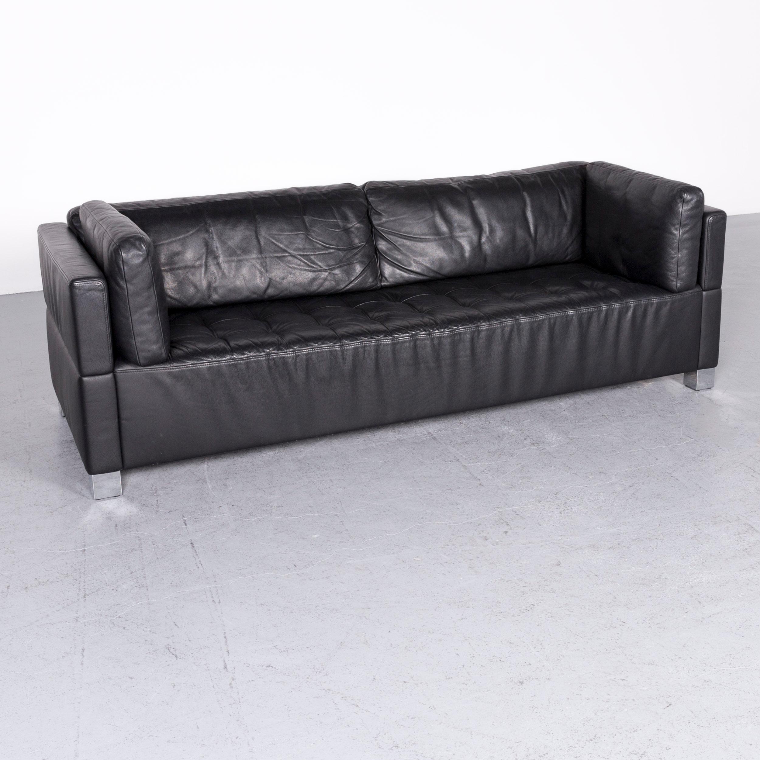 We bring to you a Brühl & Sippold Carrée designer leather sofa black three-seat couch.