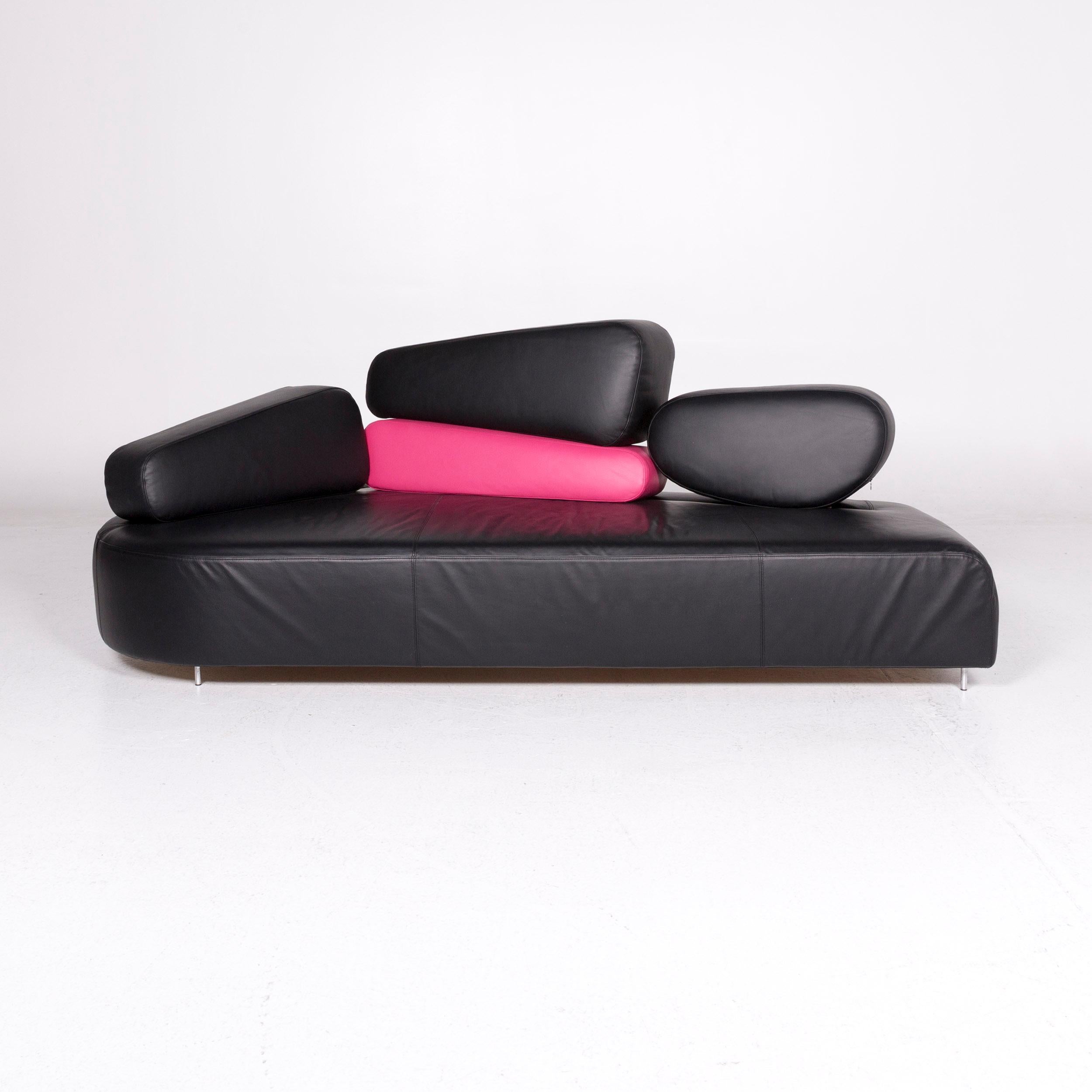 We bring to you a Brühl & Sippold Mosspink leather sofa incl. stool black pink three-seat Kati.
 
Product measurements in centimeters:
 
Depth 122
Width 225
Height 96
Seat-height 37
Rest-height 61
Seat-depth 72
Seat-width 199
Back-height