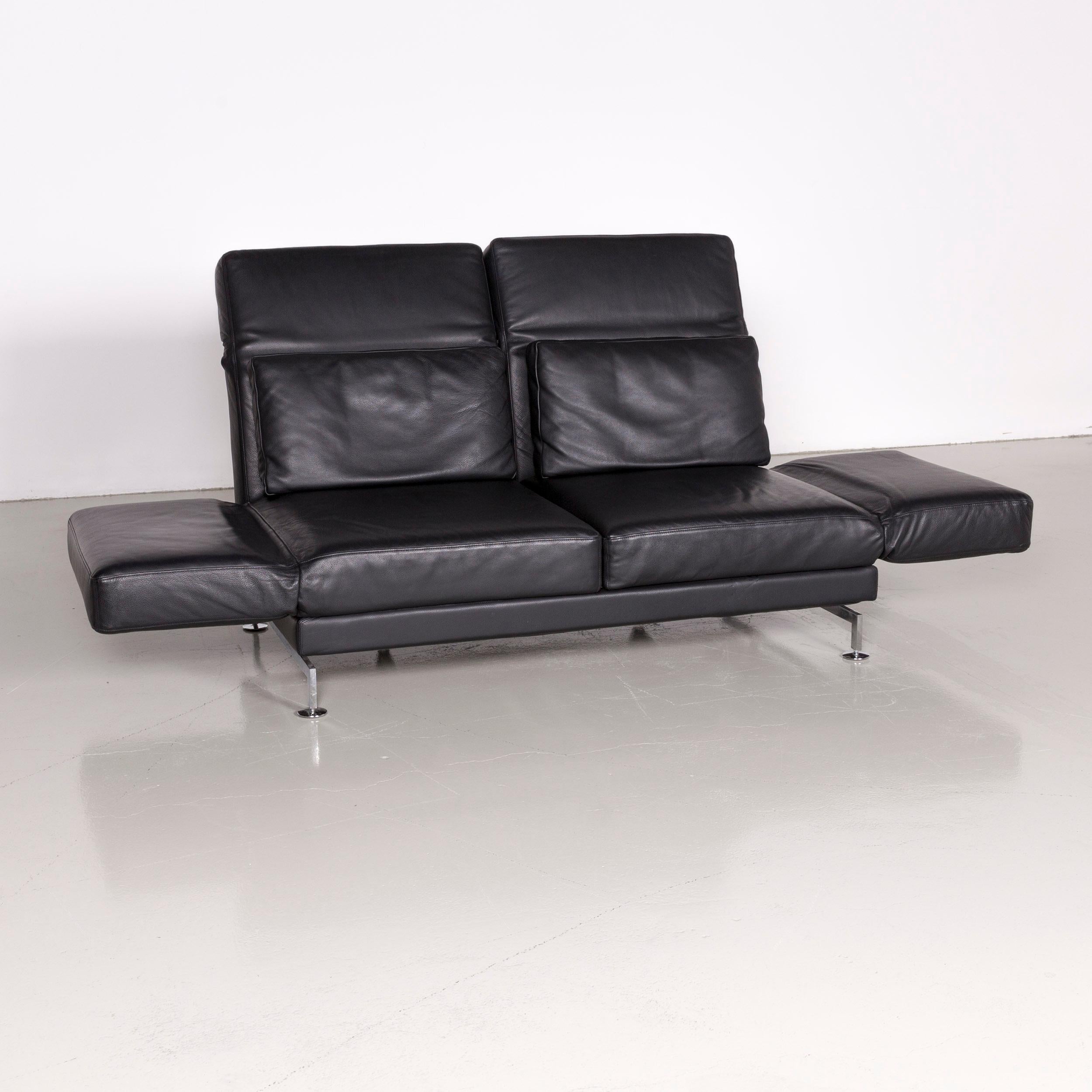 We bring to you a Brühl & Sippold moule designer leather sofa black two-seat couch with function.











