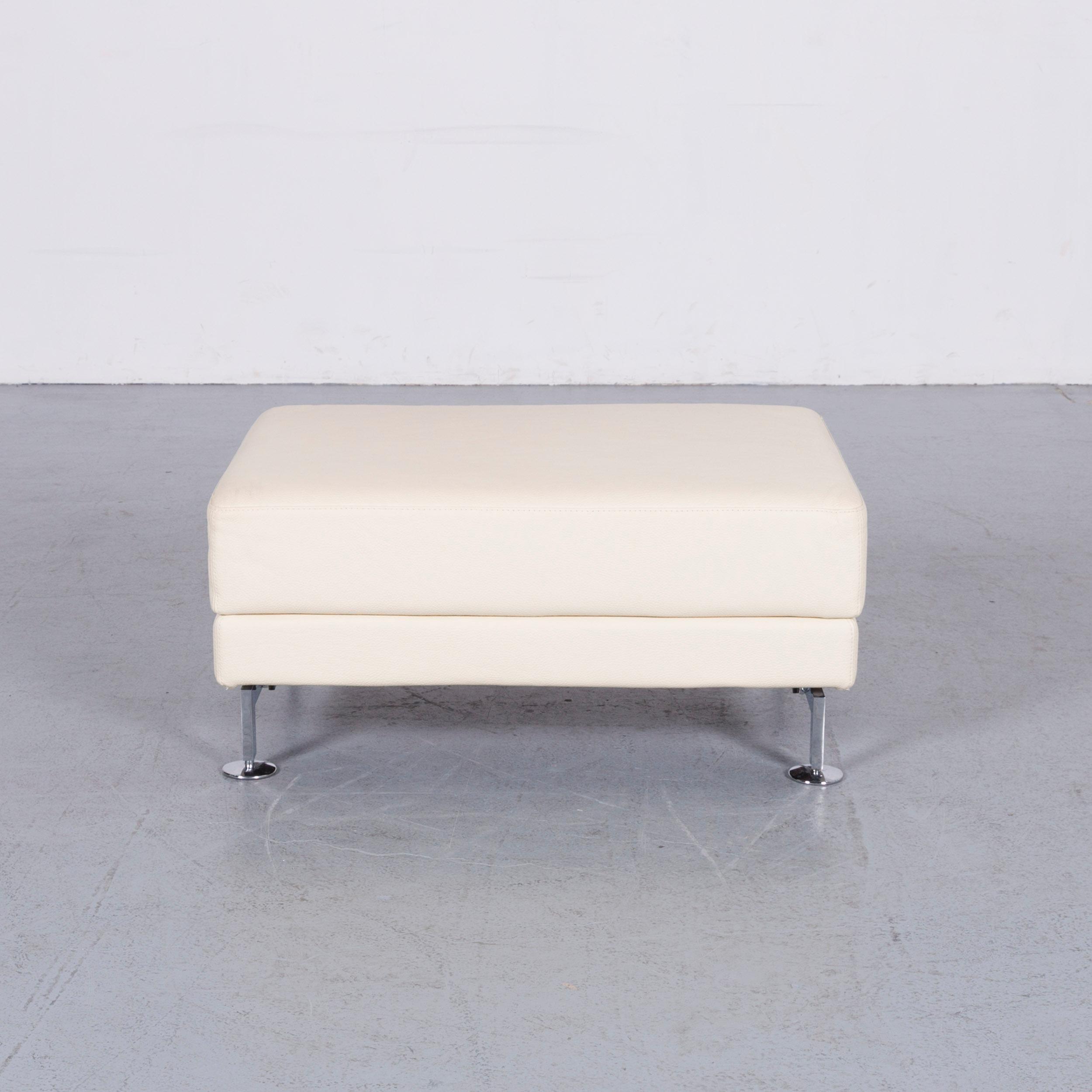 We bring to you an Brühl & Sippold moule leather bench off-white.

























 