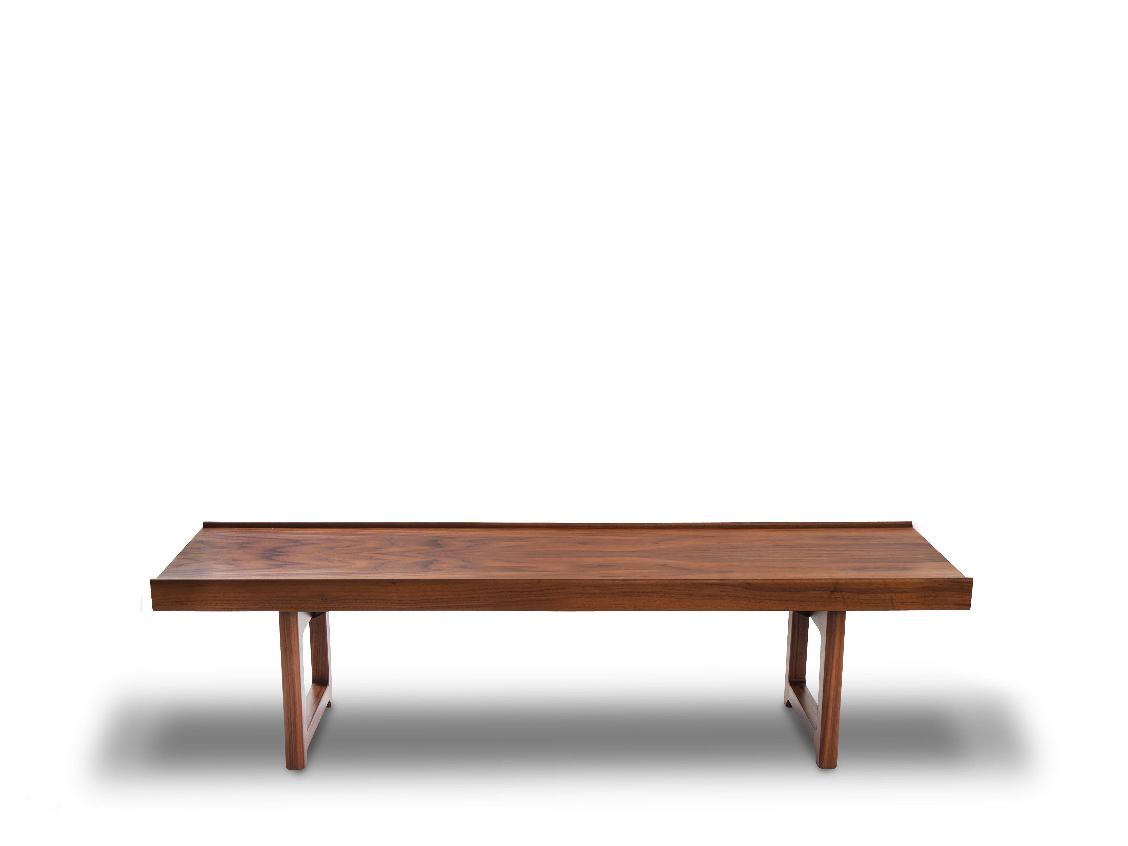 Banc de Bruksbo scandinave, nouvelle édition. Conçu en 1960 par Torbjøn Afdal et produit à l'origine par l'ébéniste norvégien Bruksbo, ce banc est désormais commercialisé par Fjordfiesta.
Fabriqué en Norvège, le banc Bruksbo de Torbjøn Afdal est