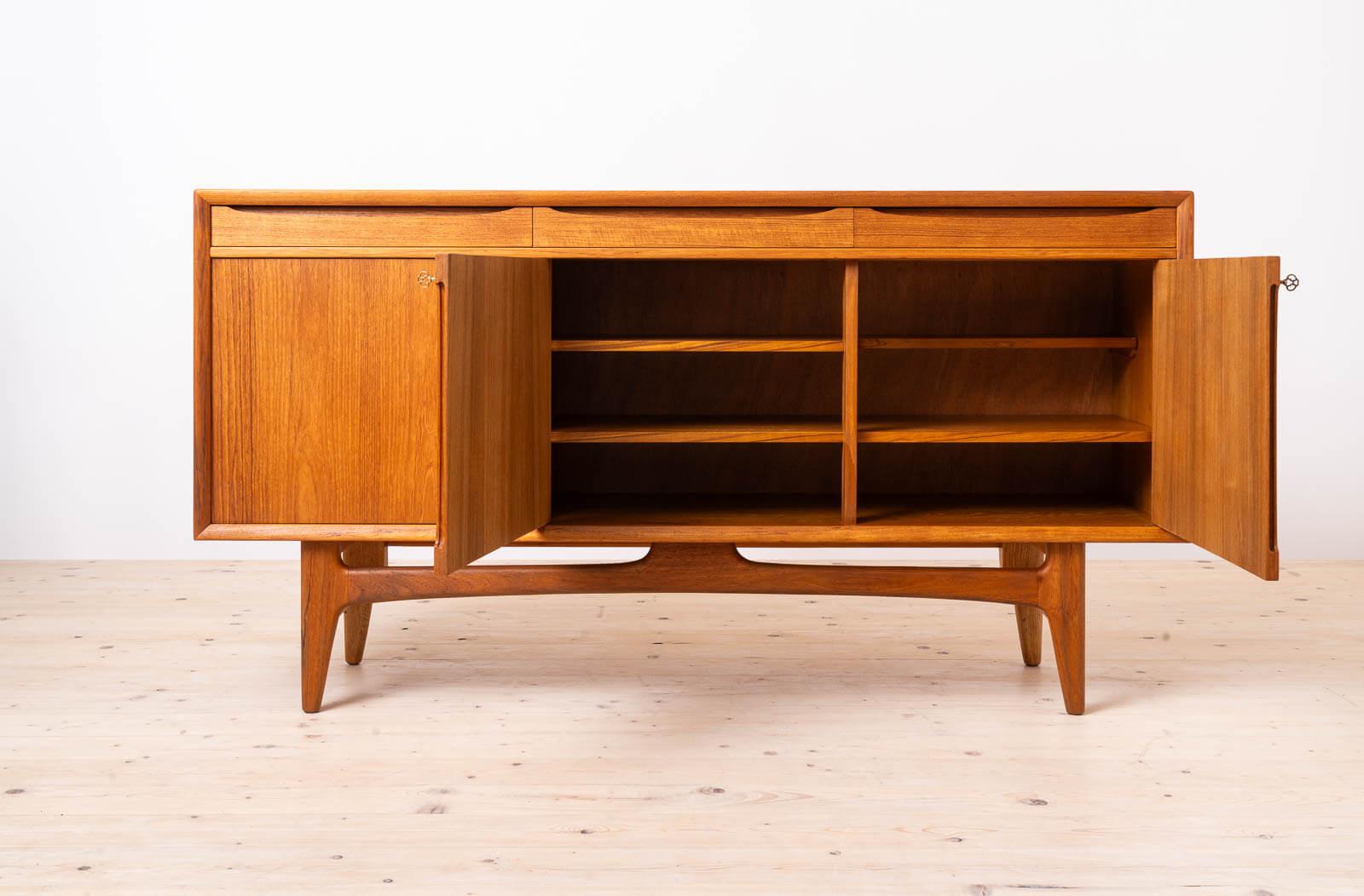 Norvegese Credenza in teak Bruksbo, design scandinavo e moderno di metà secolo senza tempo in vendita
