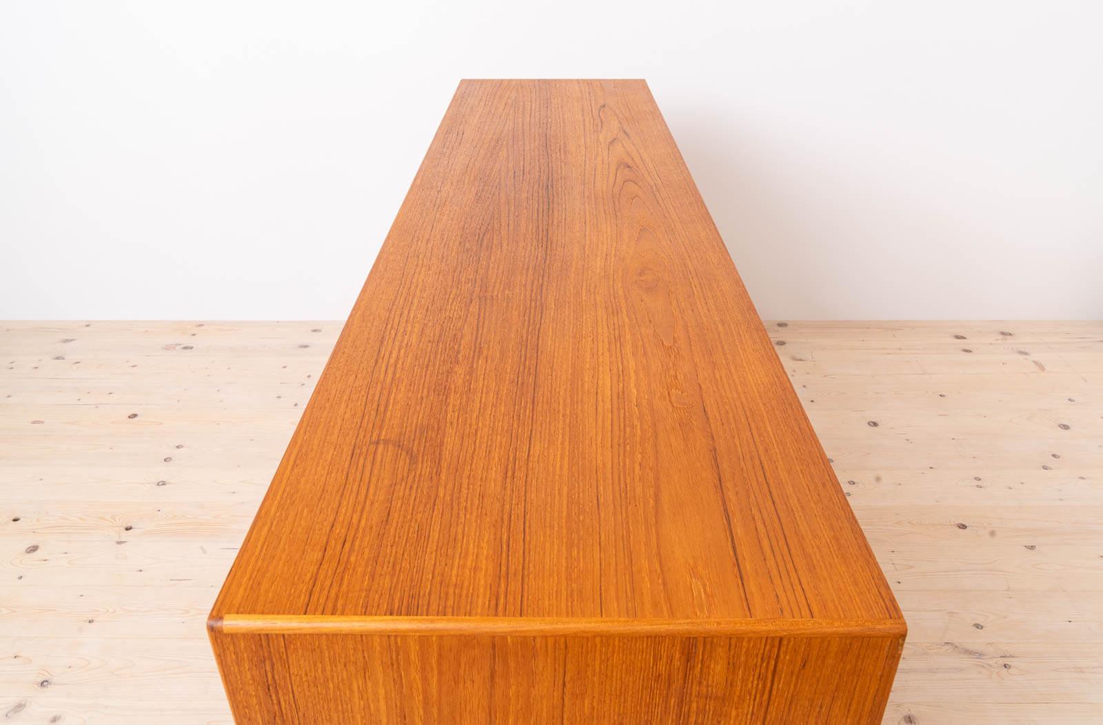 Teak Credenza in teak Bruksbo, design scandinavo e moderno di metà secolo senza tempo in vendita