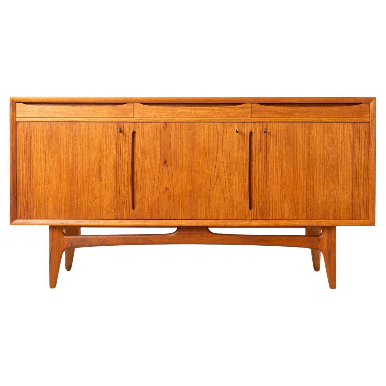 Credenza in teak Bruksbo, design scandinavo e moderno di metà secolo senza tempo in vendita