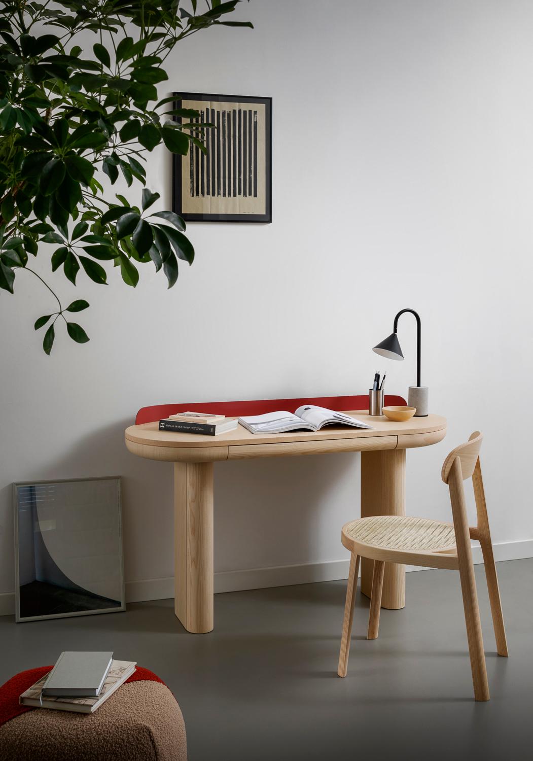 Inspired by 20th-century Austrian chairs, Brulla is a stackable wooden seat. Its defining aesthetic is given by the juxtaposition of curves and straight lines, creating a strong sense of identity and minimalist spirit: the dynamic momentum of the