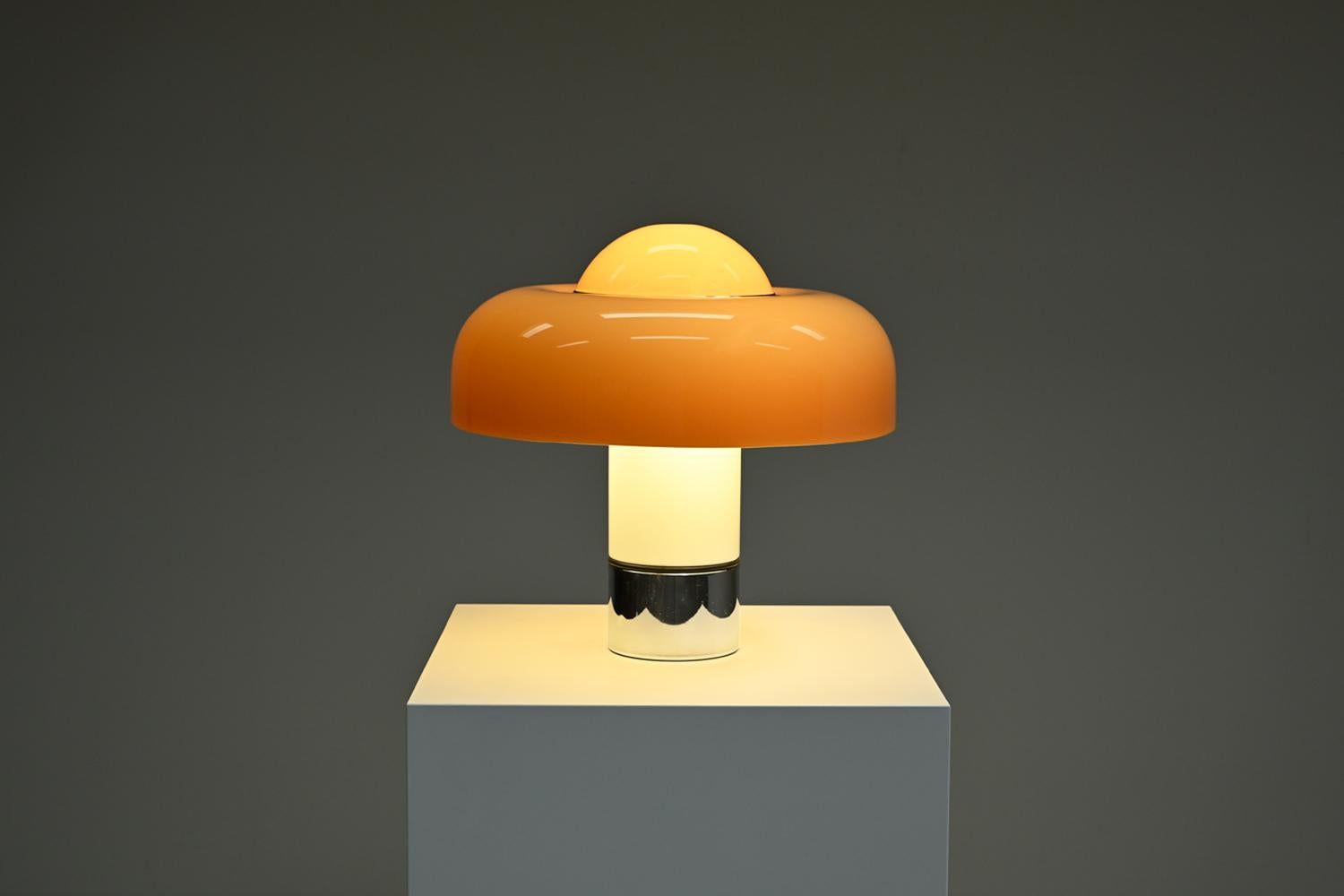 Brumbry table lamp by Luigi Massoni for Harvey Guzzini, 1960s Italy. In Good Condition For Sale In Landgraaf, NL