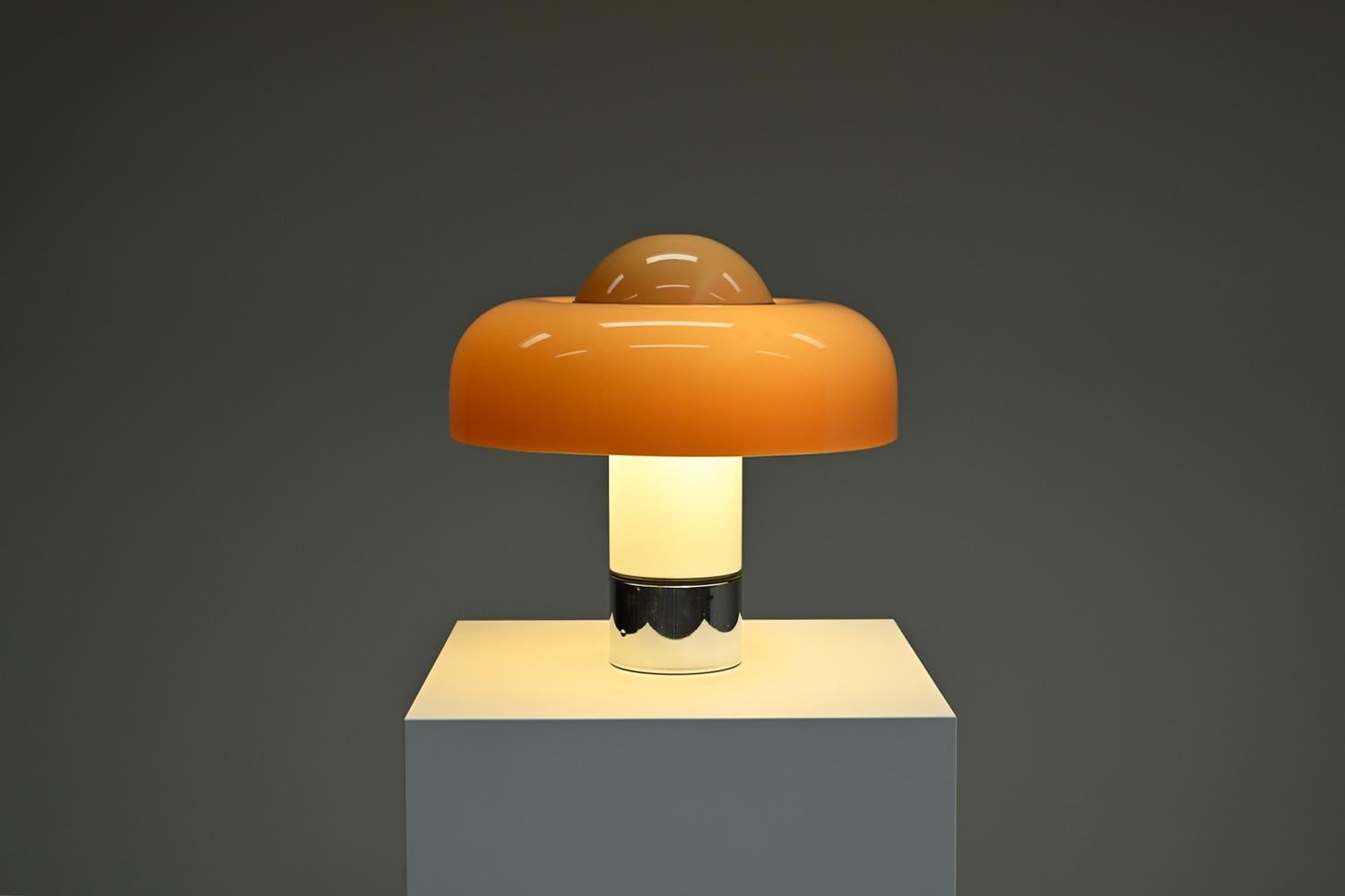 Mid-20th Century Brumbry table lamp by Luigi Massoni for Harvey Guzzini, 1960s Italy. For Sale
