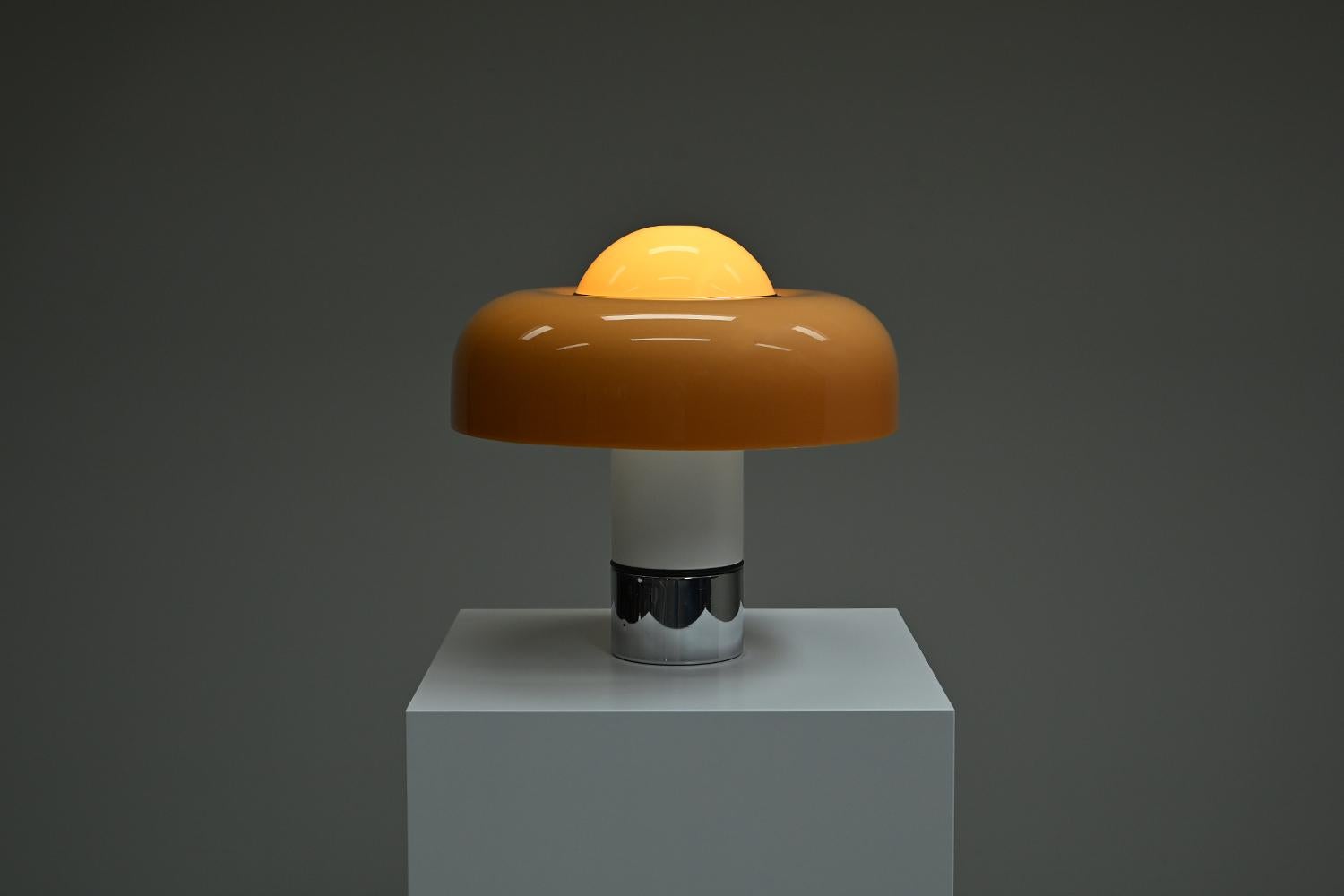 Metal Brumbry table lamp by Luigi Massoni for Harvey Guzzini, 1960s Italy. For Sale