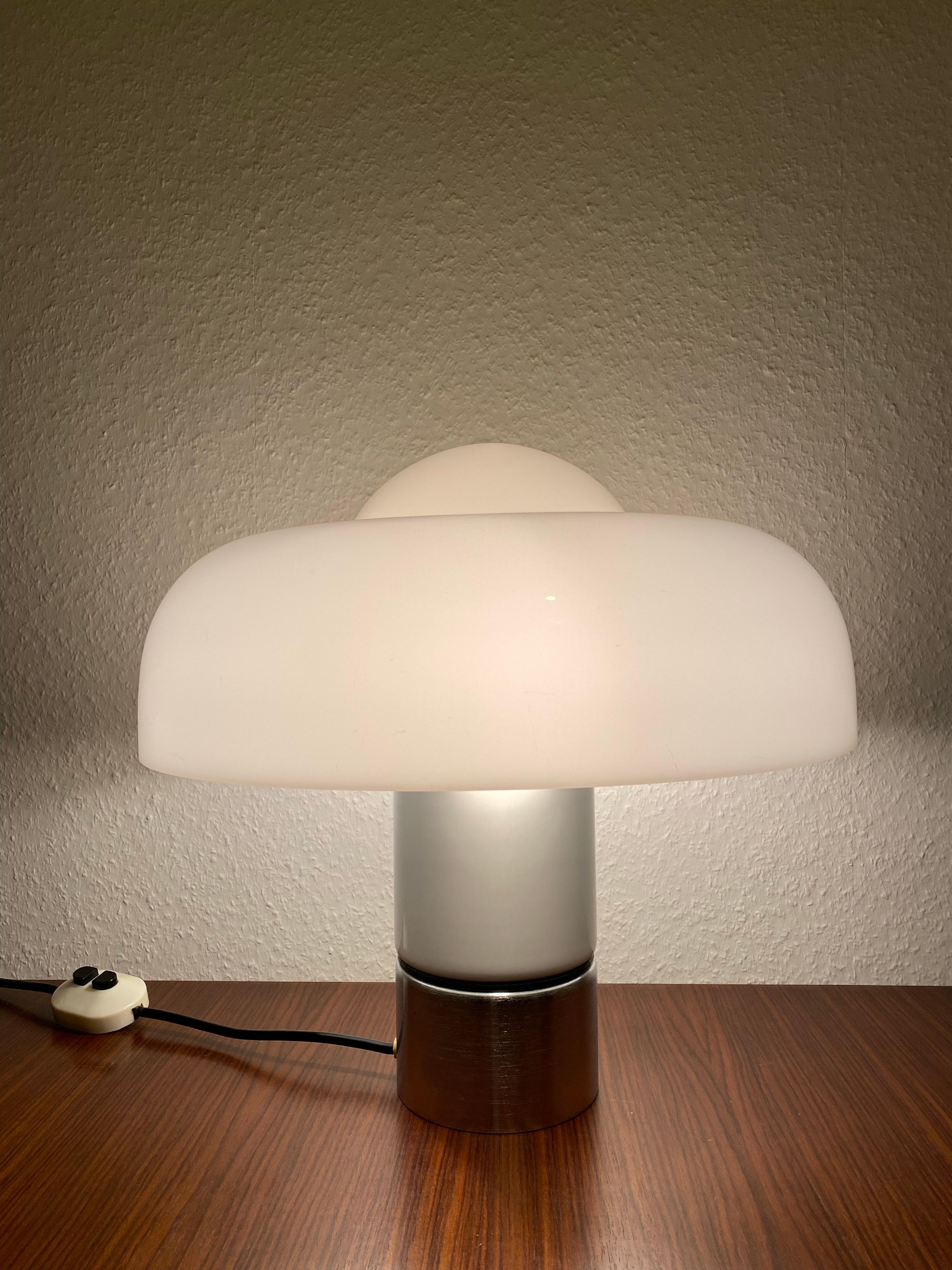 Mid-Century Modern Brumbry Tablelamp from Luigi Massoni for Meblo/Harvey Guzzini 1970s Space Age