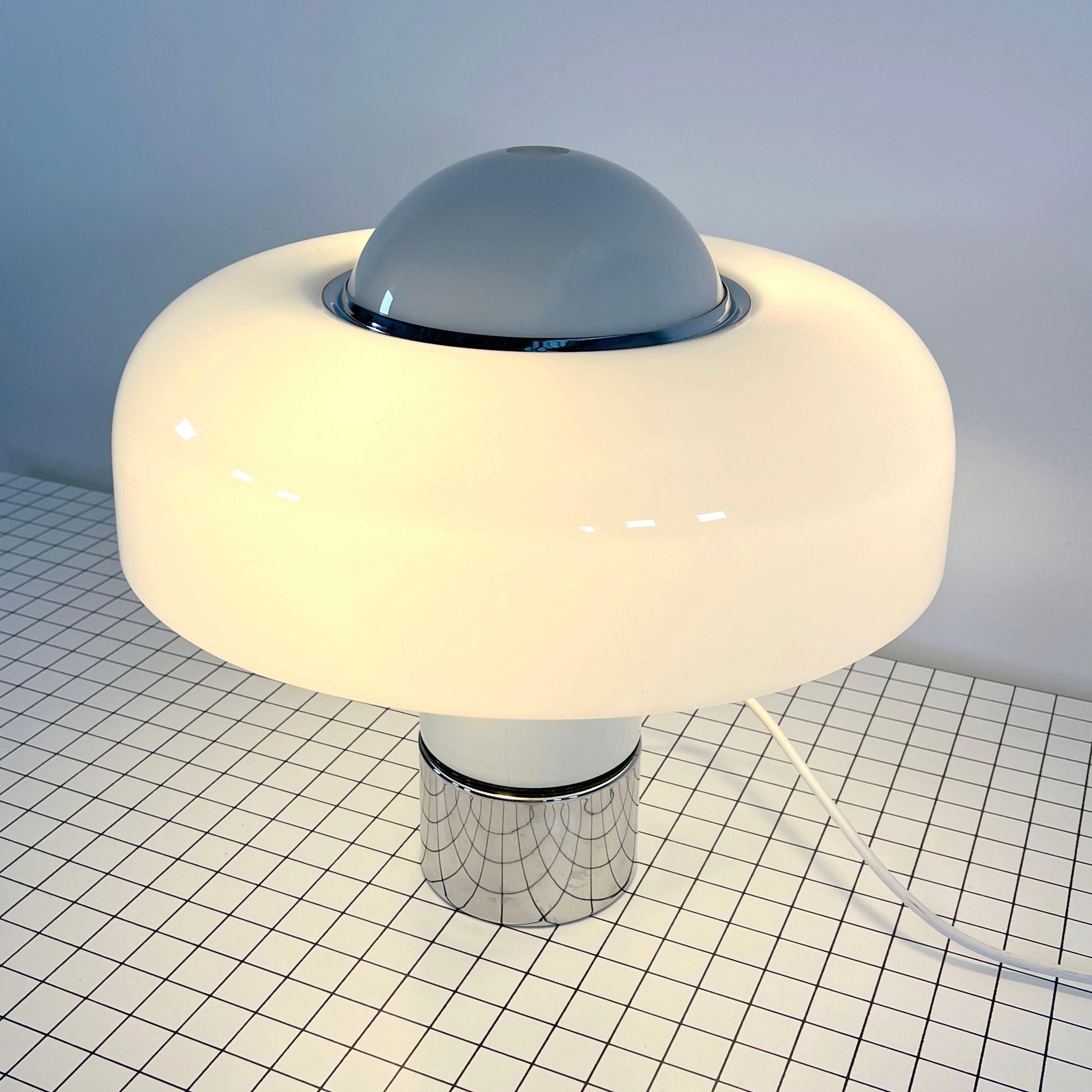 Brumbury Table Lamp by Luigi Massoni for Guzzini, 1970s In Good Condition For Sale In Ixelles, Bruxelles