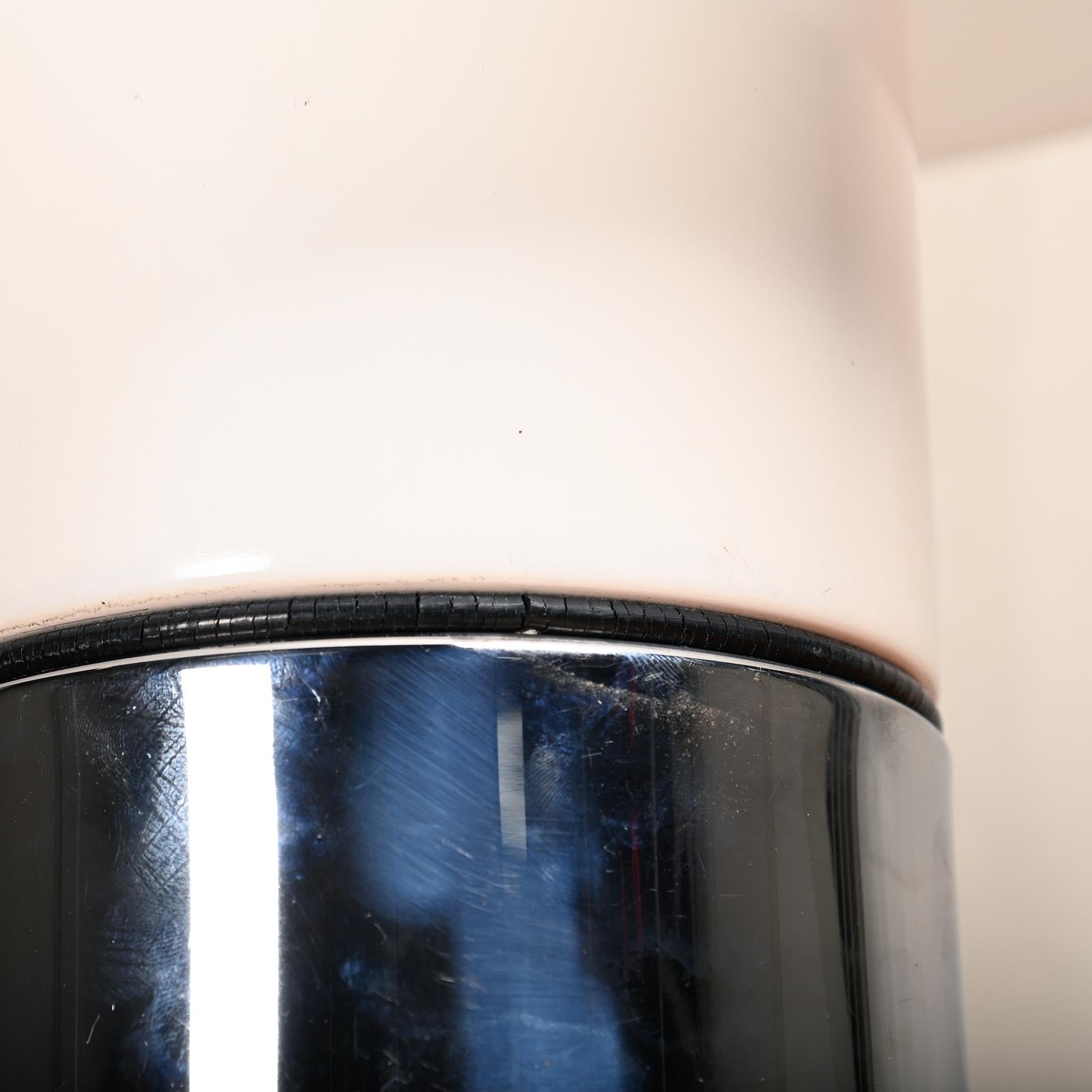 Brumbury Table Lamp chrome and white by Luigi Massoni for Guzzini Italy, 1970s 3