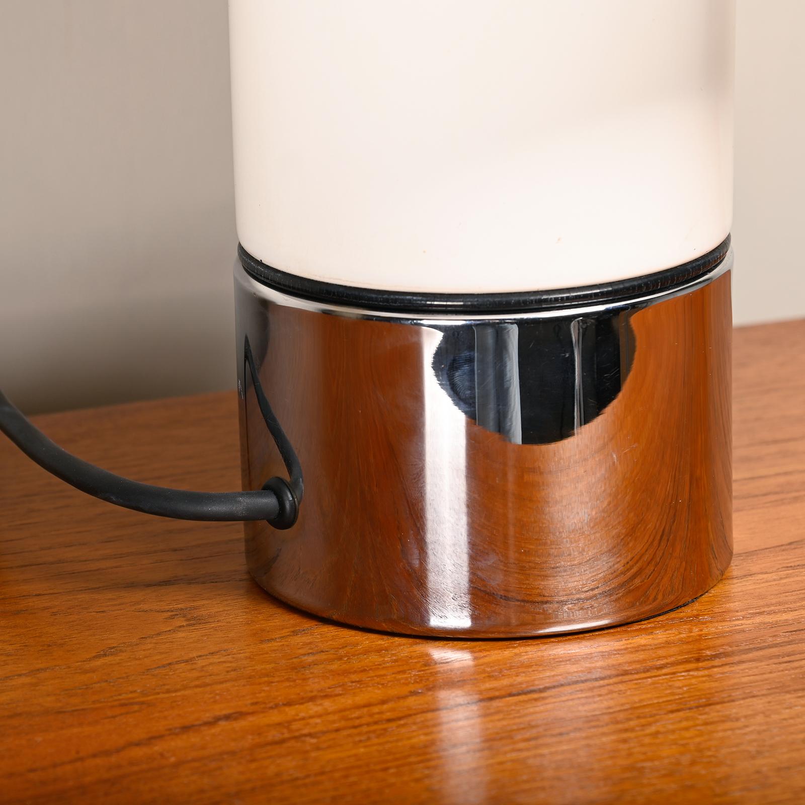 Brumbury Table Lamp chrome and white by Luigi Massoni for Guzzini Italy, 1970s 5
