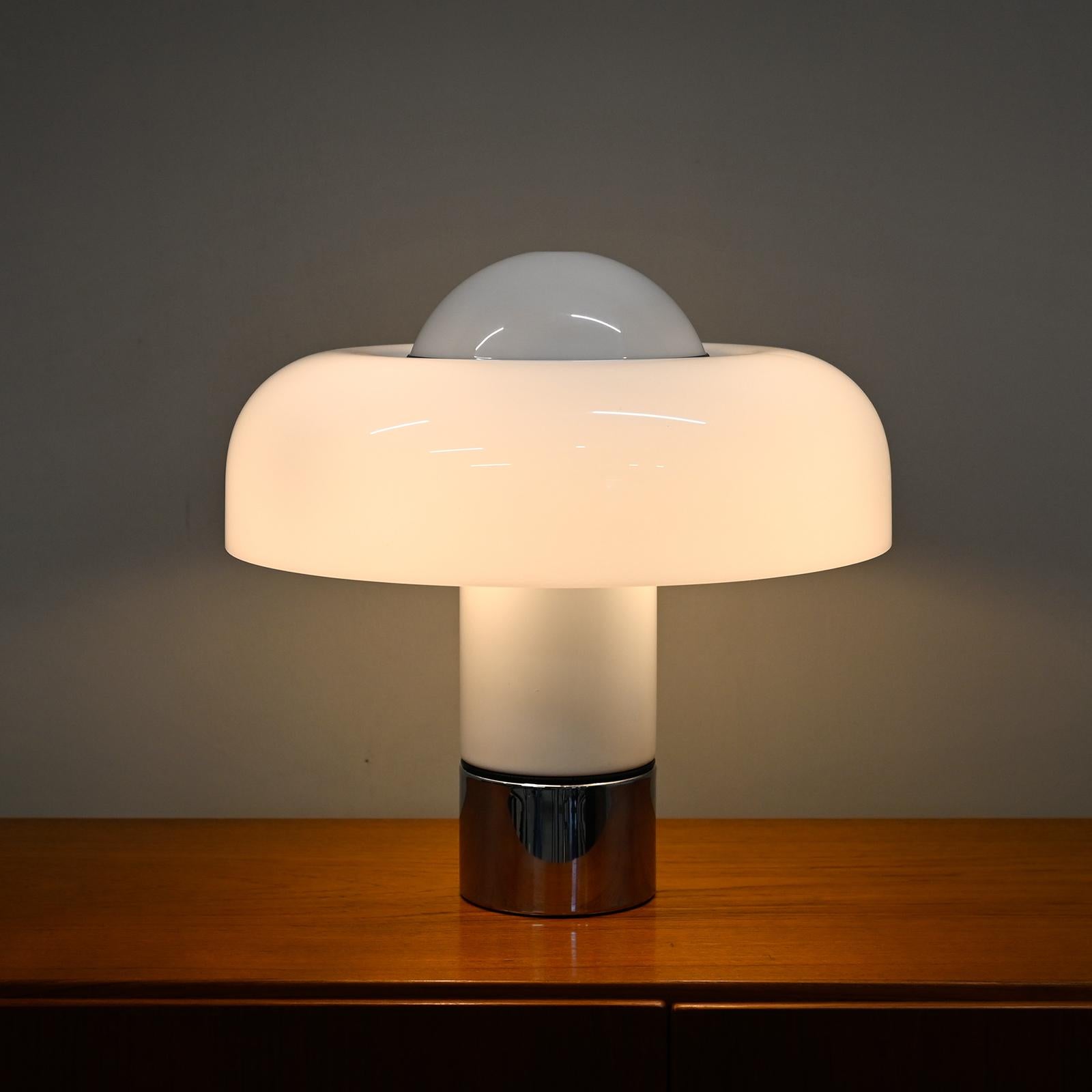 Brumbury Table Lamp chrome and white by Luigi Massoni for Guzzini Italy, 1970s In Good Condition In Amsterdam, NL