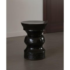 Mesa auxiliar Brun Foncé de cerámica esmaltada marrón oscuro by Gazar Studio